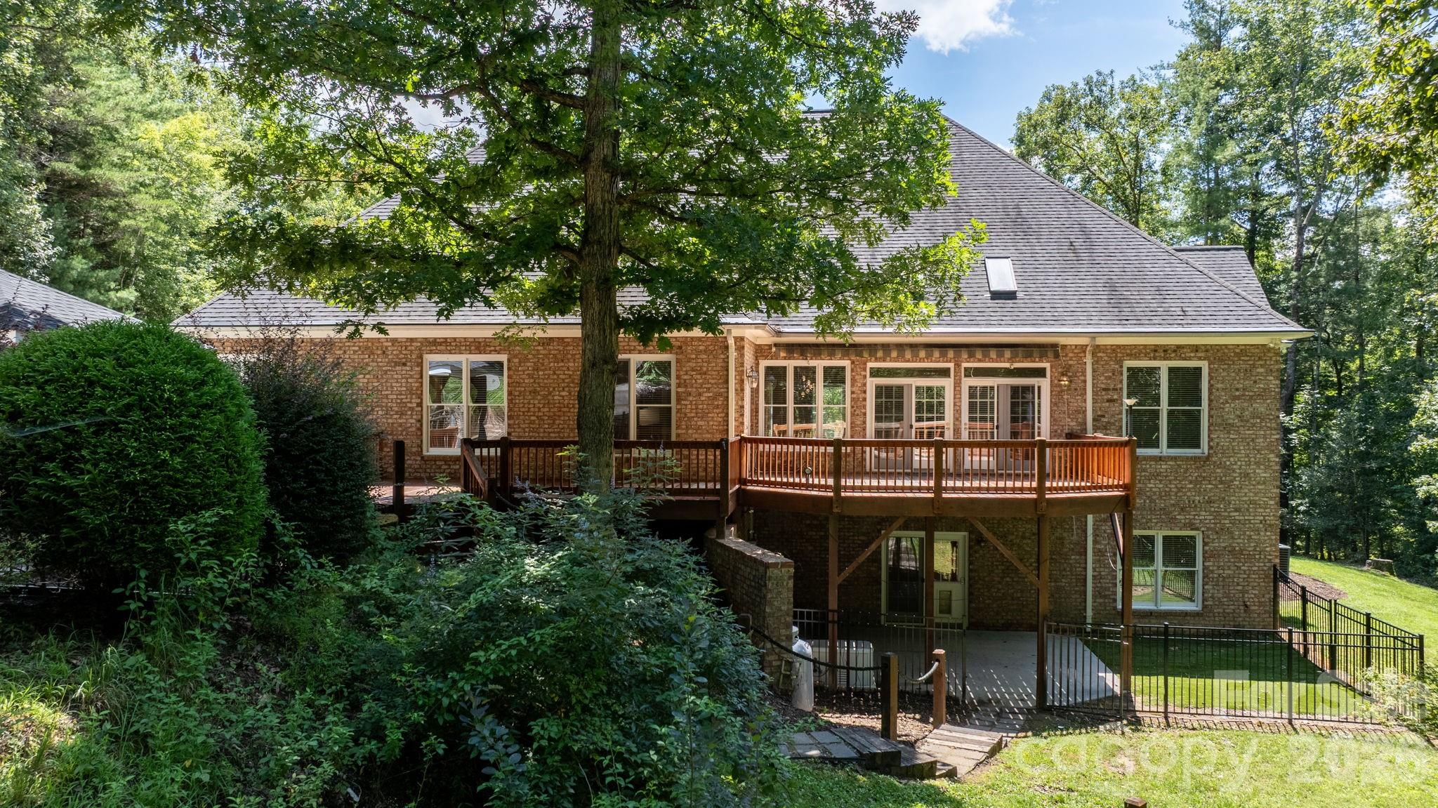 2752 Brittany Drive — Lenoir