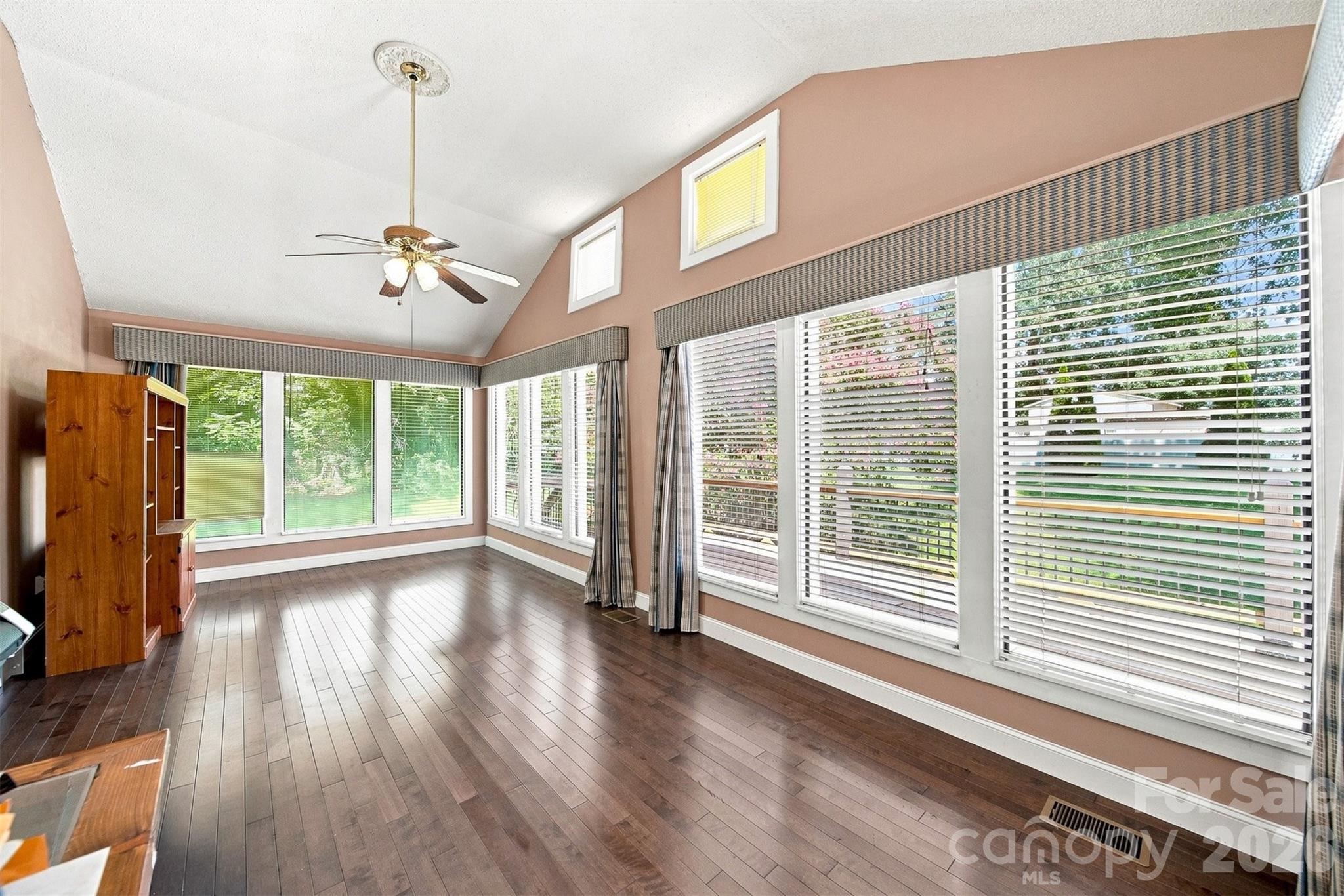 4662 Granada Hills Drive — Granite Falls