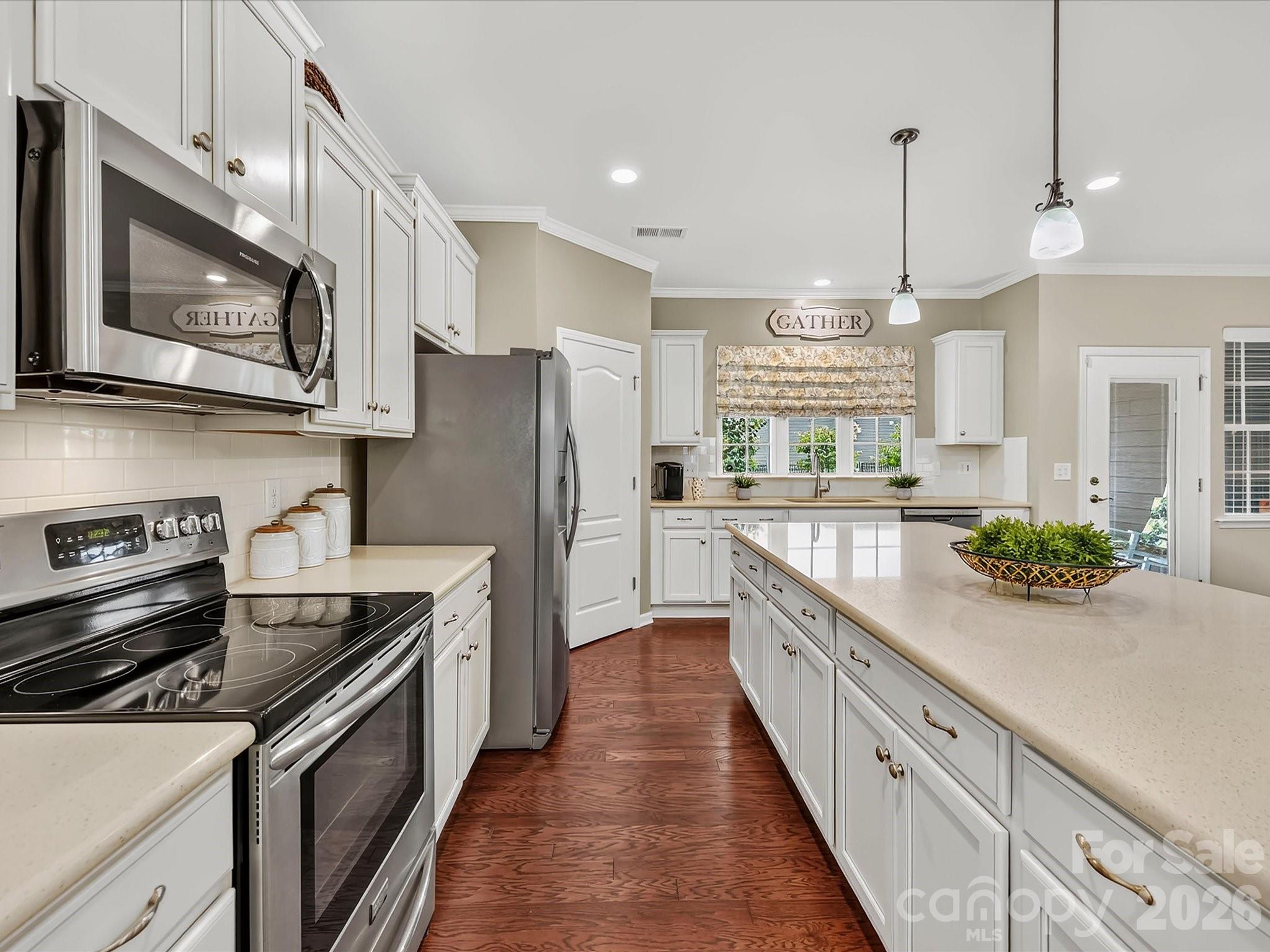 9005 Cape Breton Lane — Lancaster