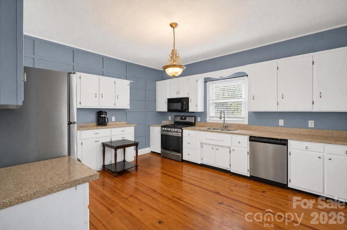 619 N Mountain Street — Cherryville