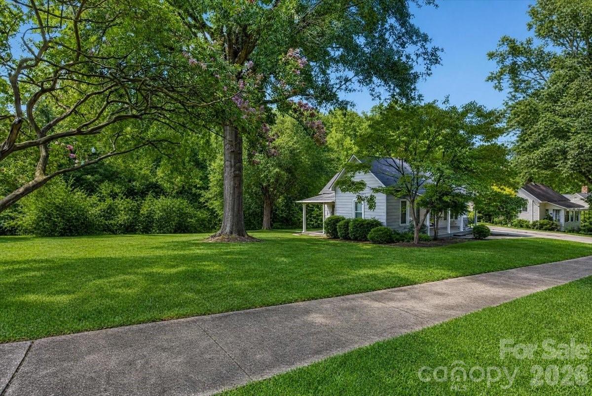 619 N Mountain Street — Cherryville