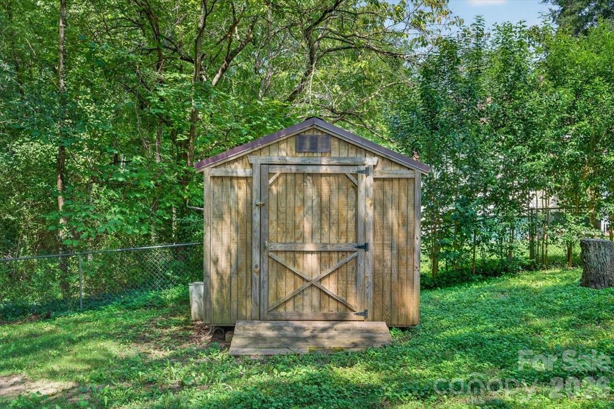 619 N Mountain Street — Cherryville