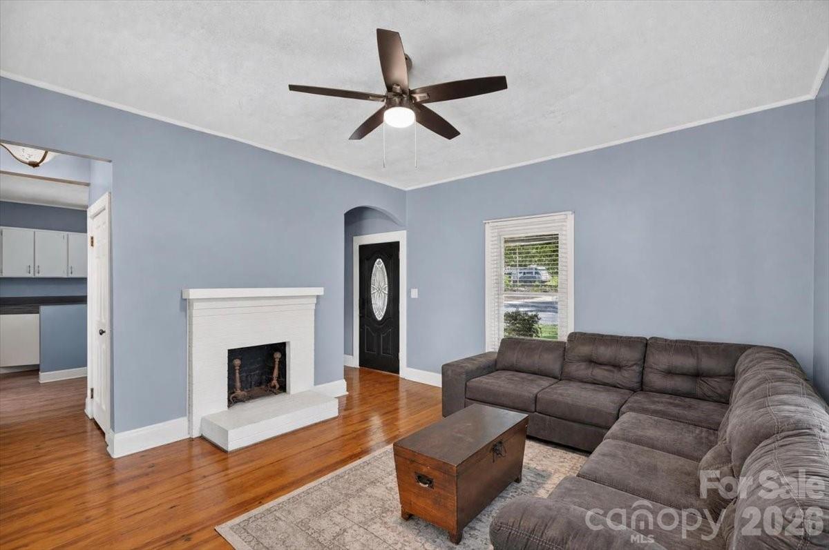 619 N Mountain Street — Cherryville