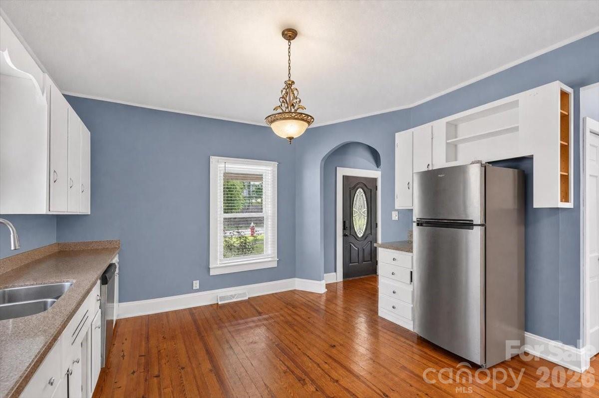 619 N Mountain Street — Cherryville