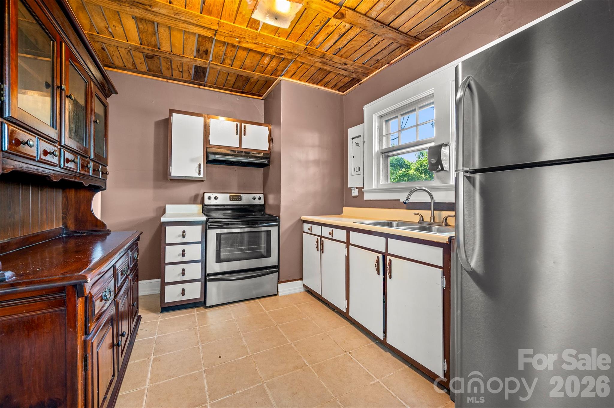 375 E King Street — East Flat Rock