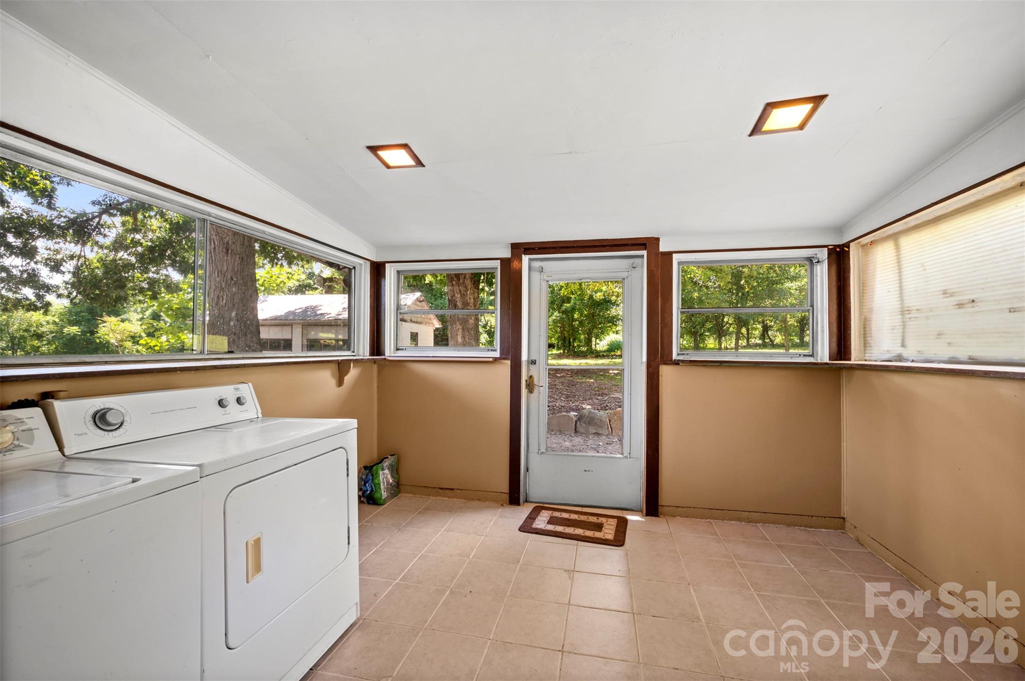 375 E King Street — East Flat Rock