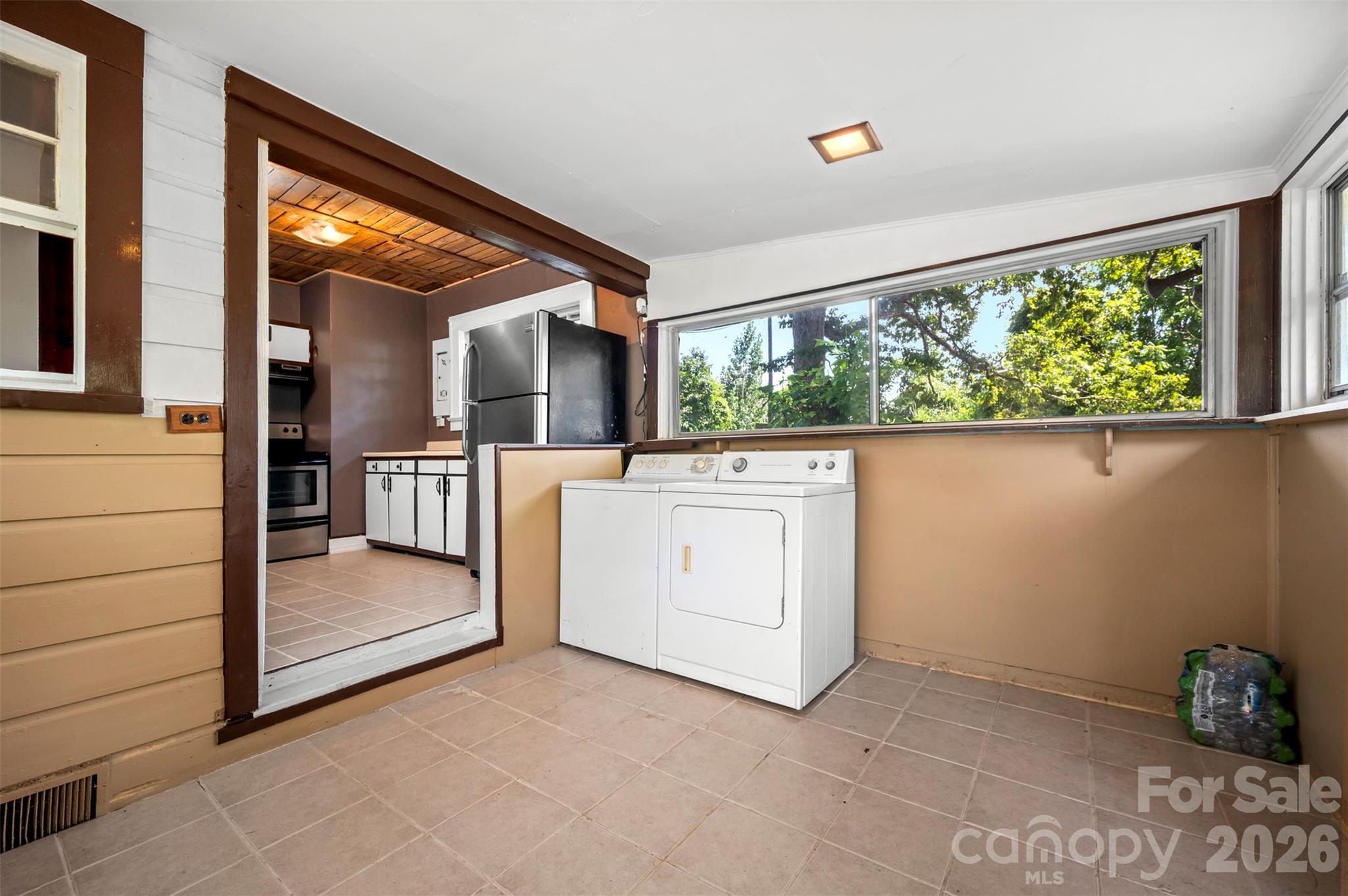 375 E King Street — East Flat Rock