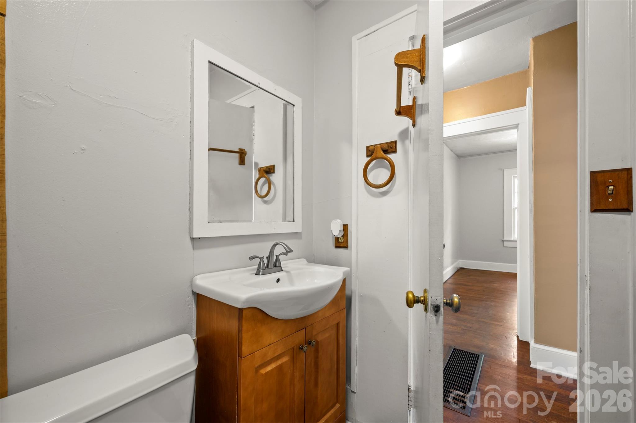 375 E King Street — East Flat Rock