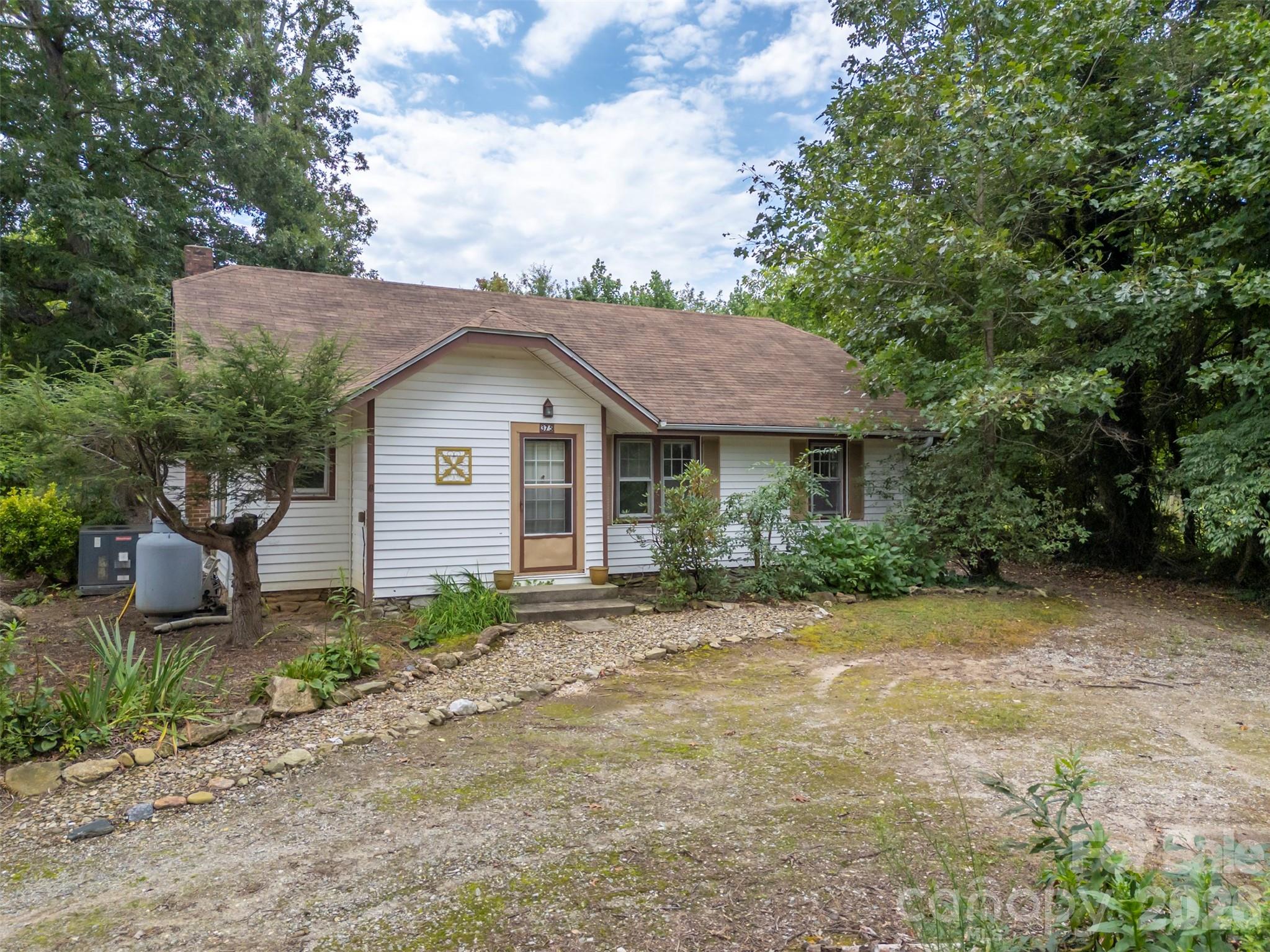 375 E King Street — East Flat Rock
