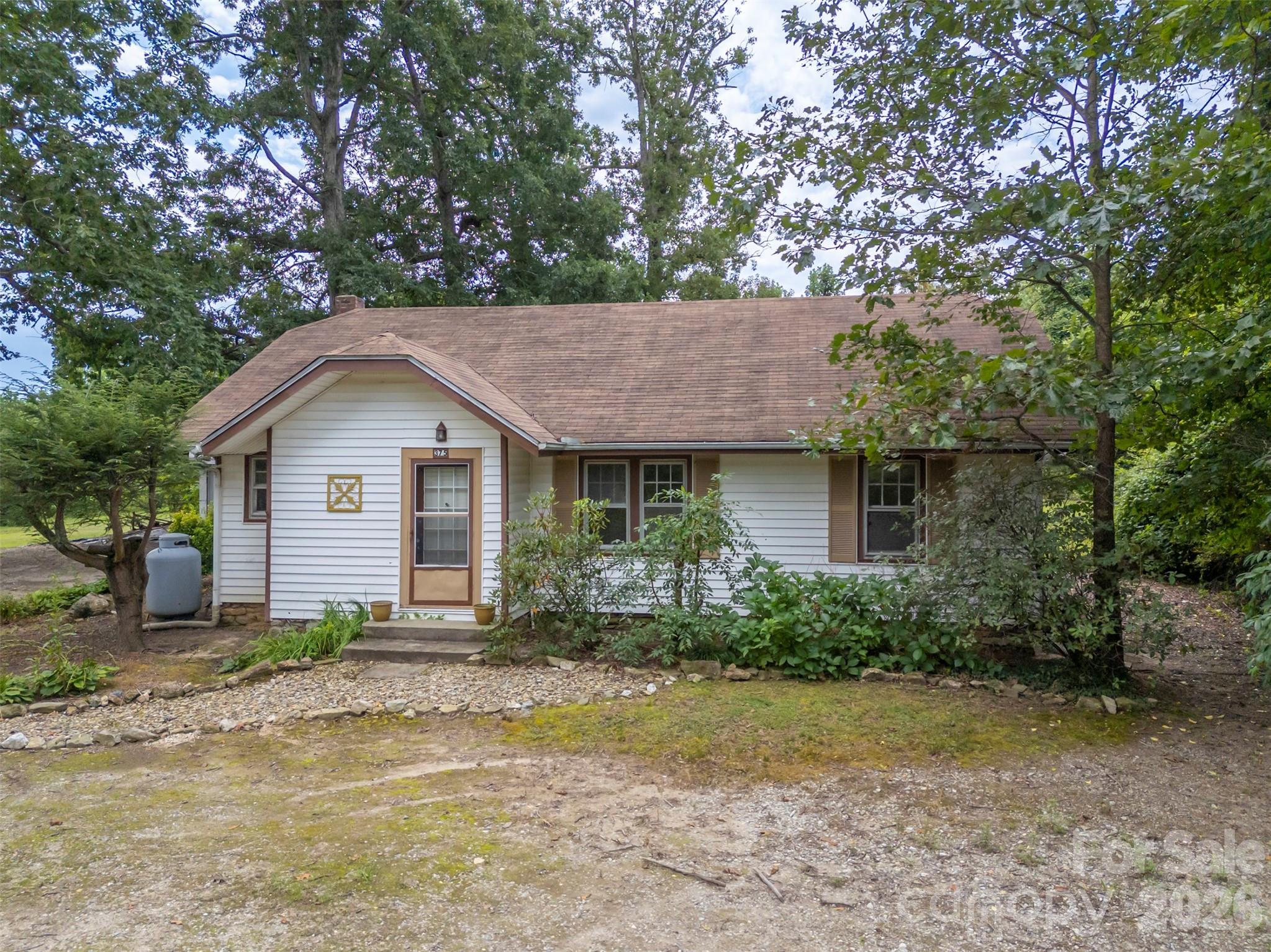 375 E King Street — East Flat Rock