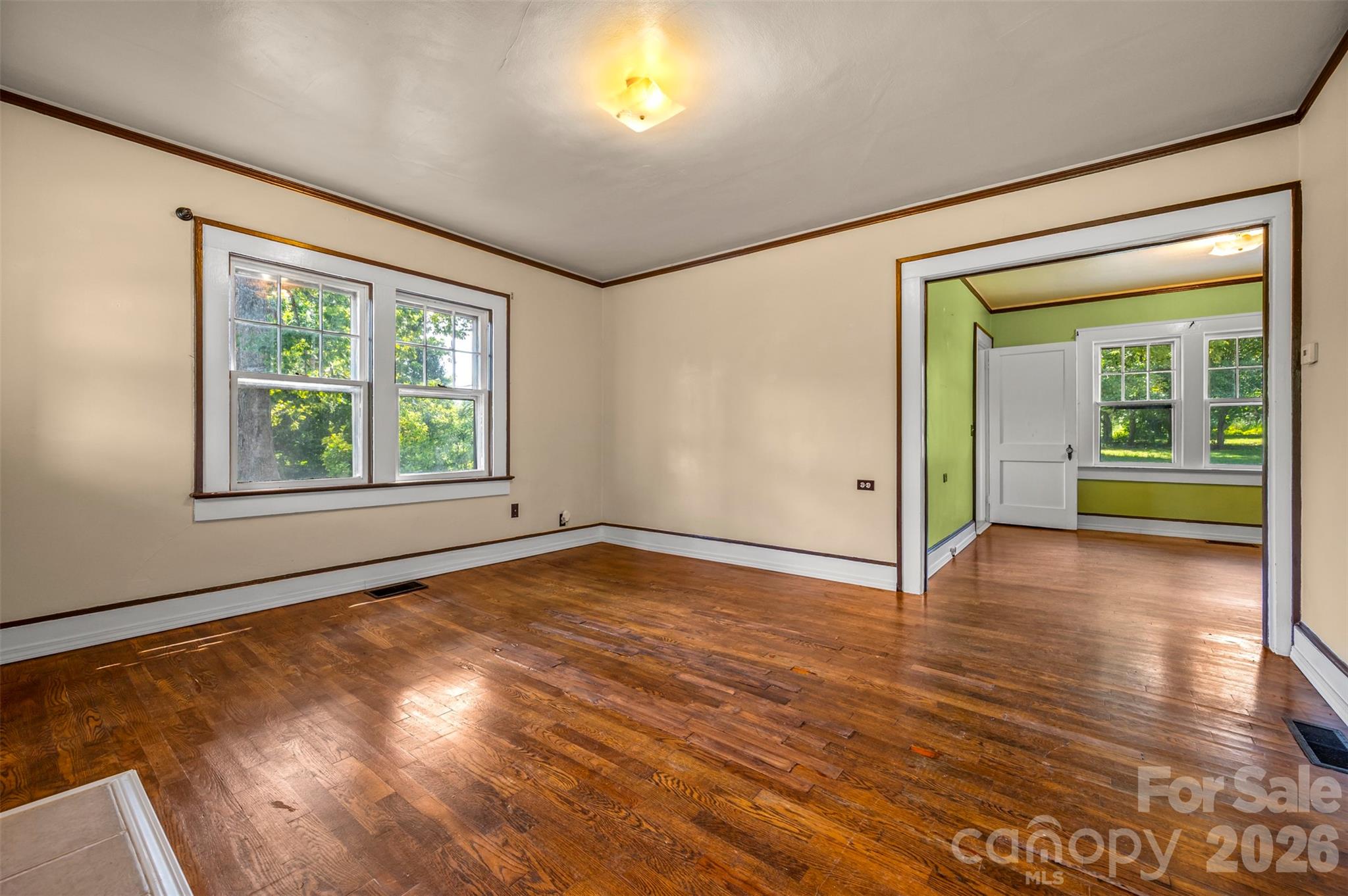 375 E King Street — East Flat Rock