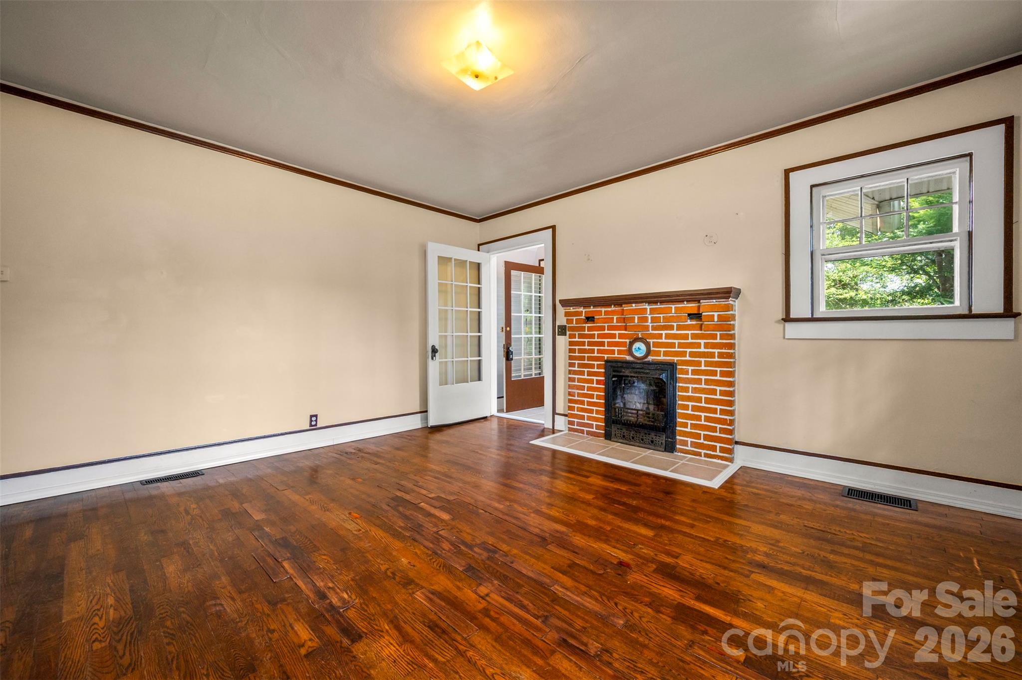 375 E King Street — East Flat Rock