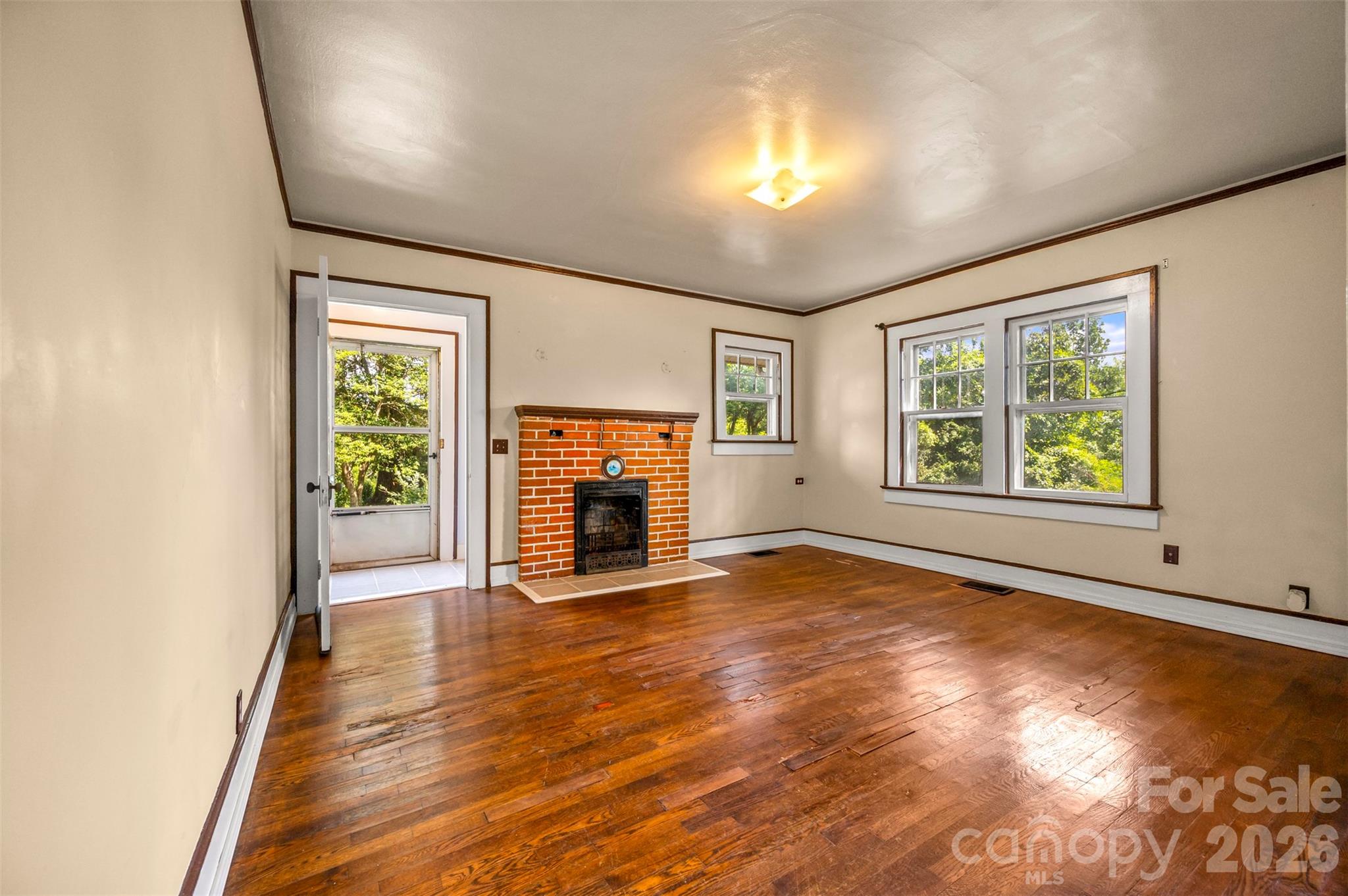 375 E King Street — East Flat Rock