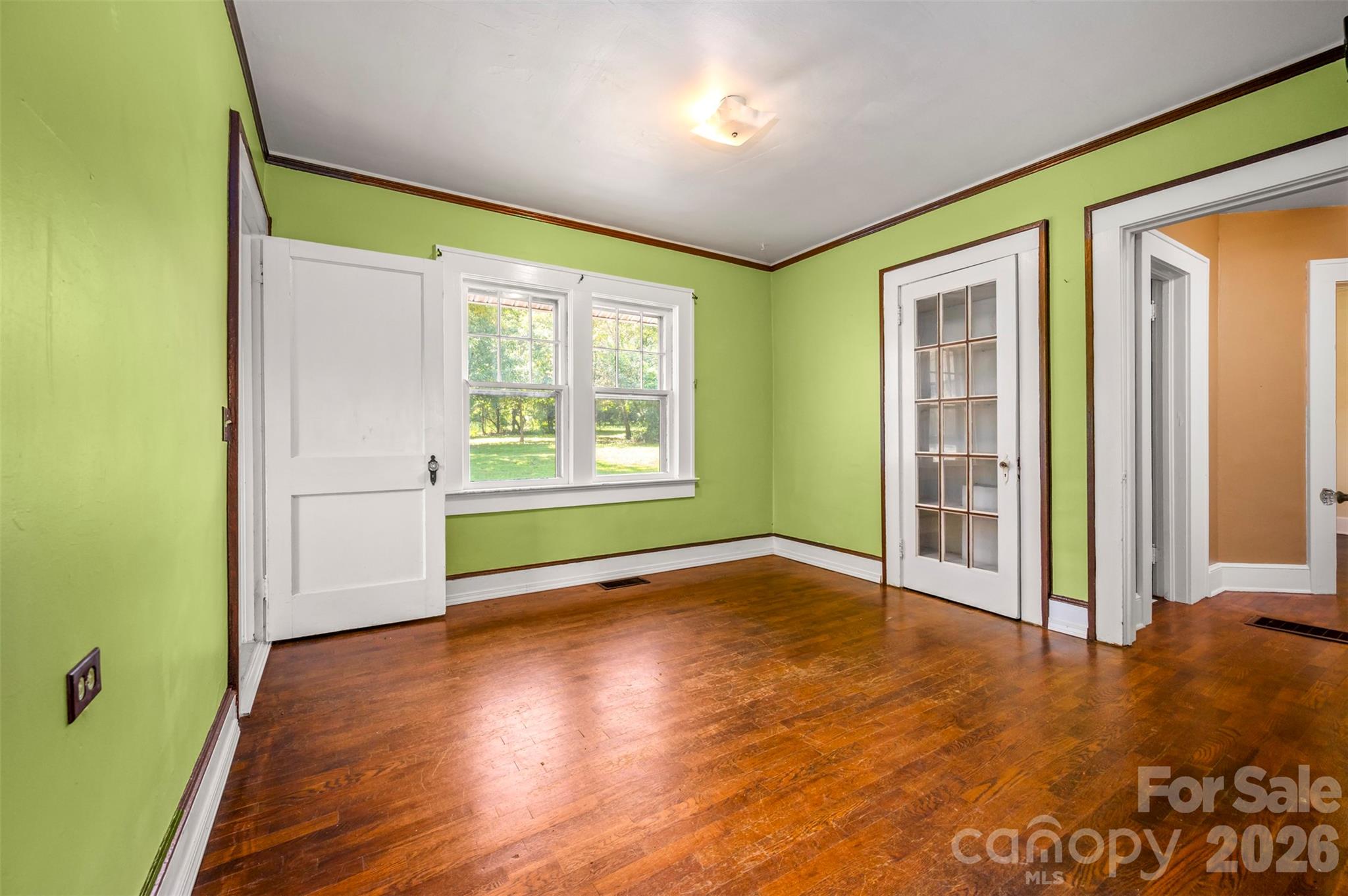 375 E King Street — East Flat Rock
