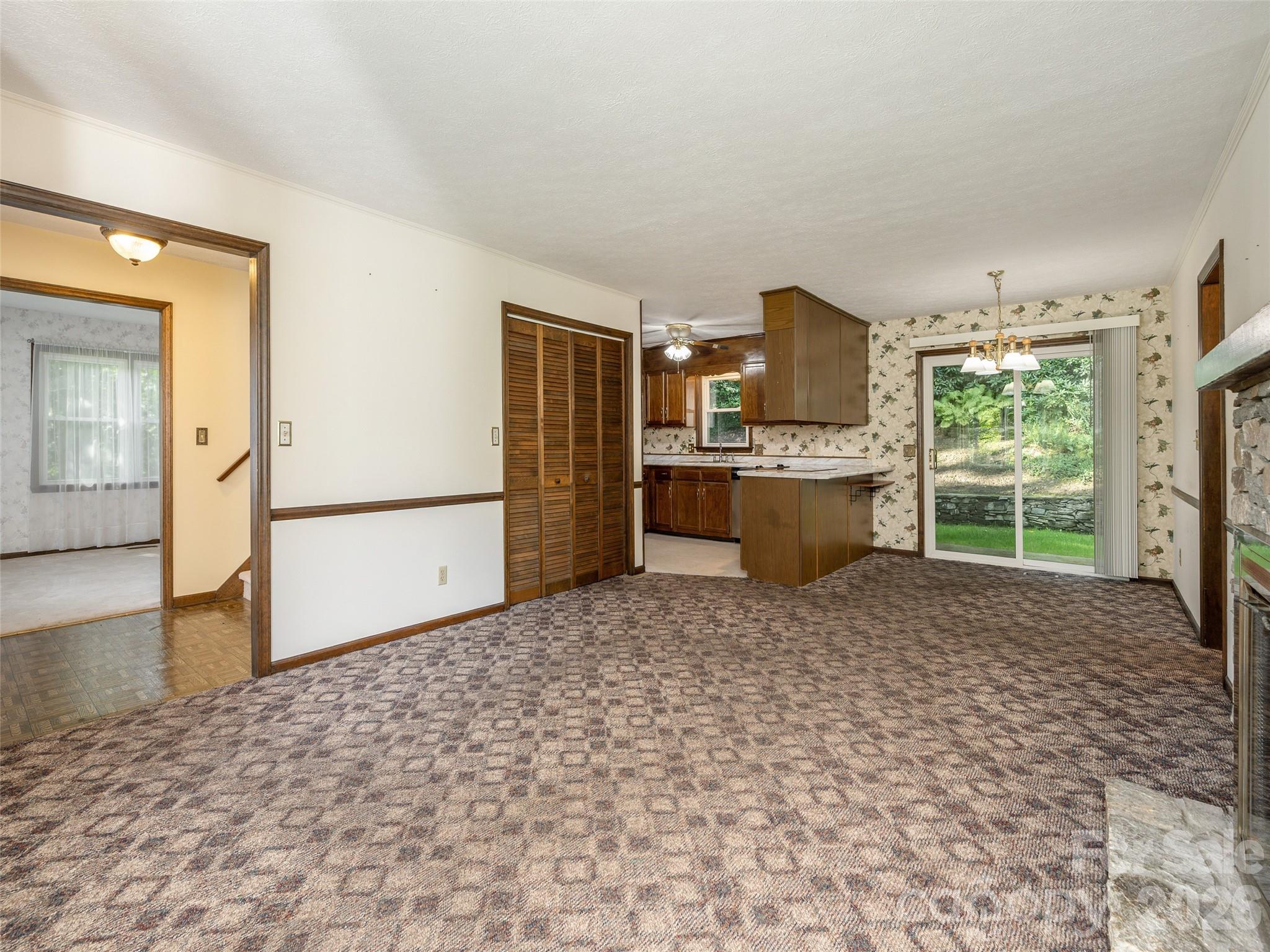 211 Ginseng Lane — Hendersonville
