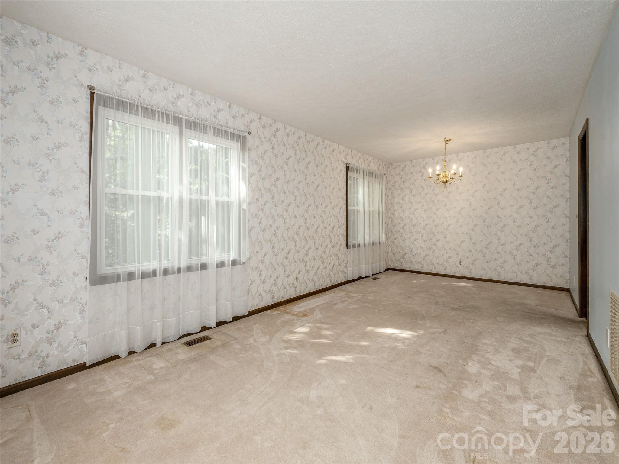 211 Ginseng Lane — Hendersonville