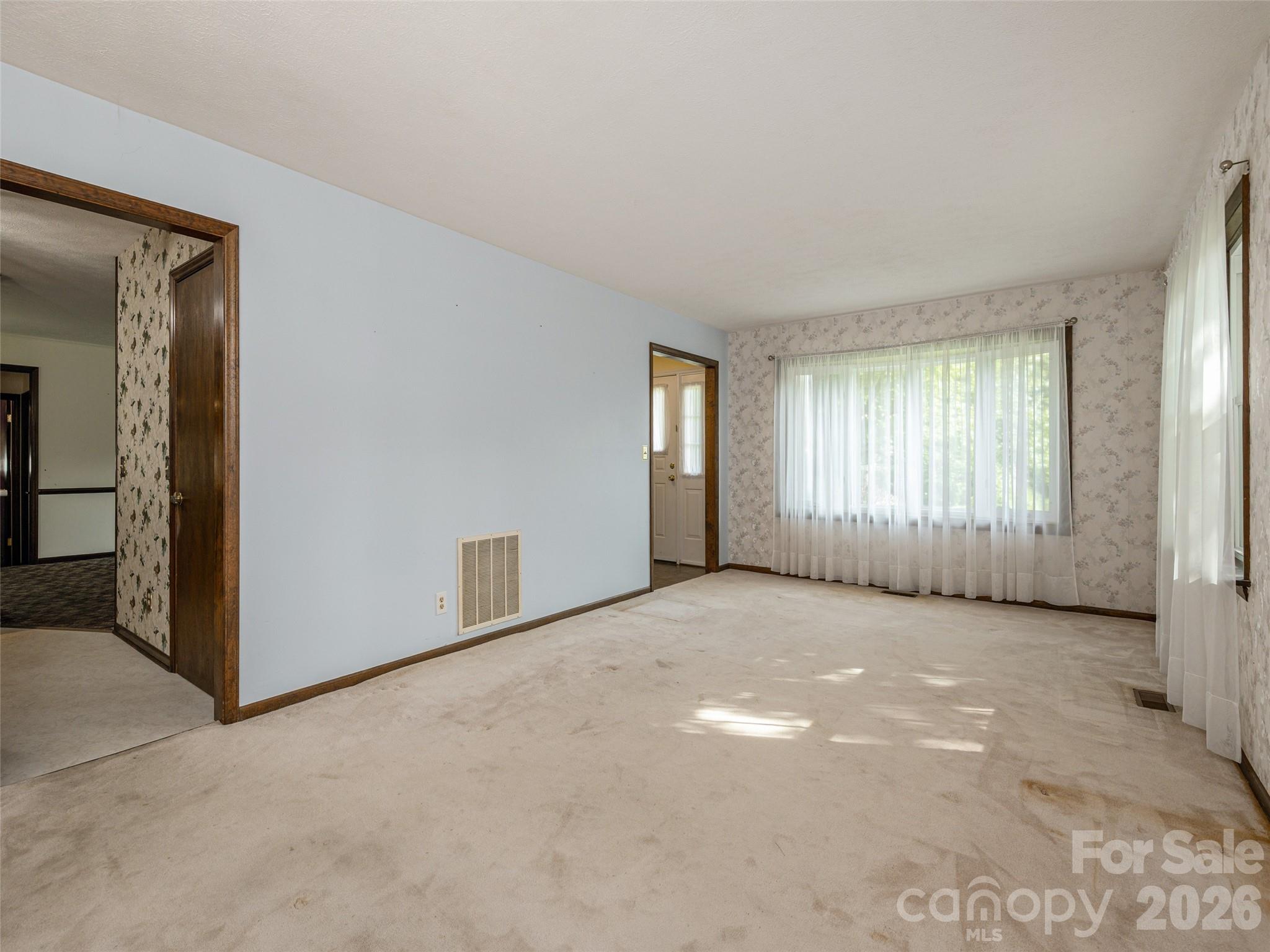 211 Ginseng Lane — Hendersonville