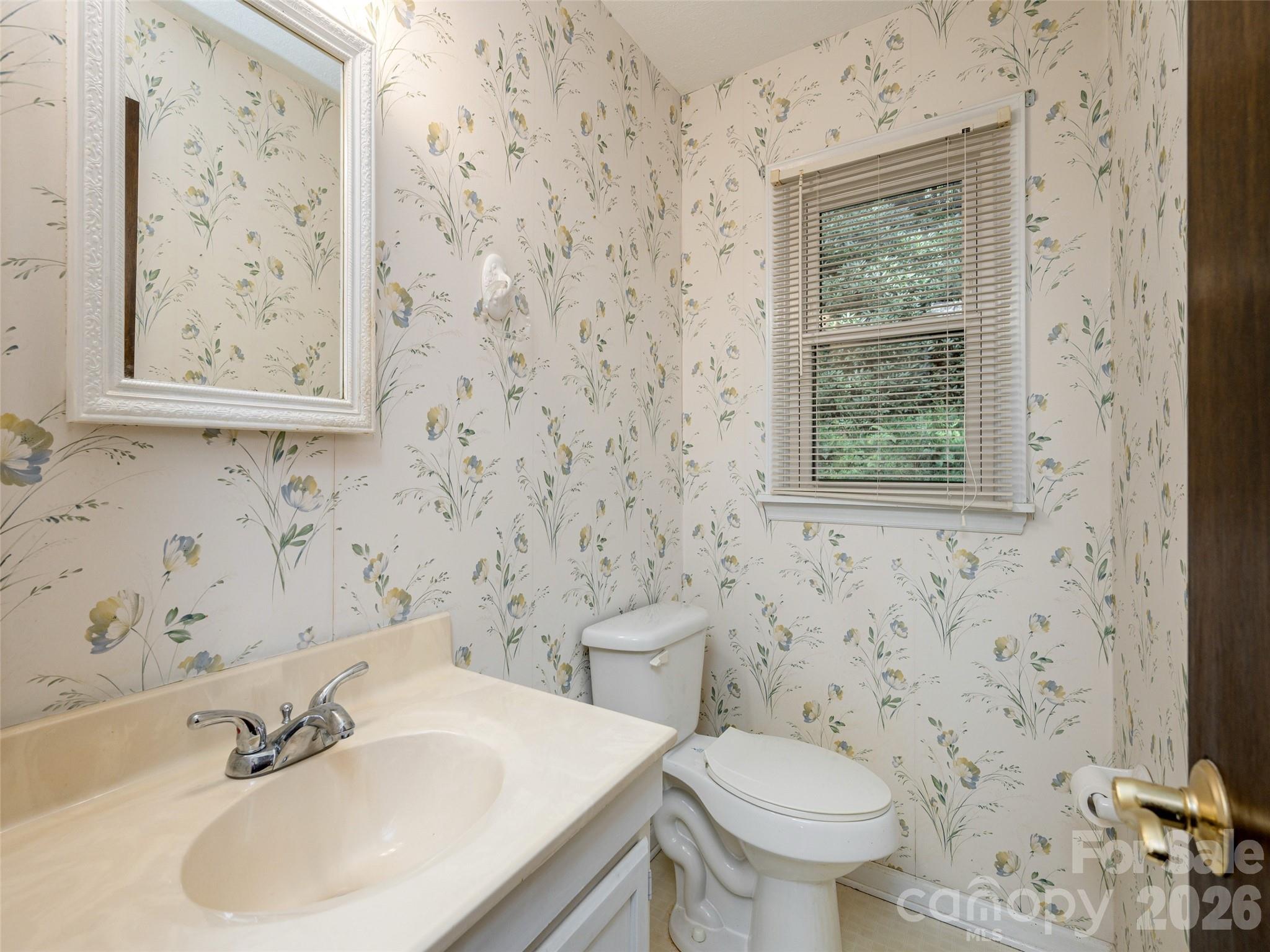 211 Ginseng Lane — Hendersonville
