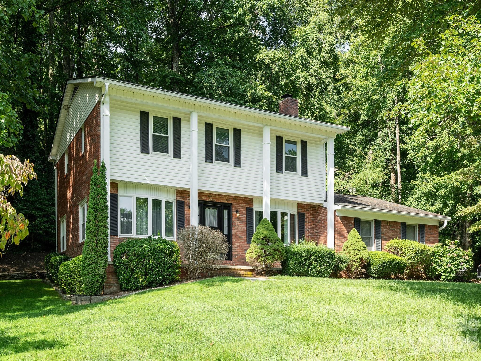 211 Ginseng Lane — Hendersonville