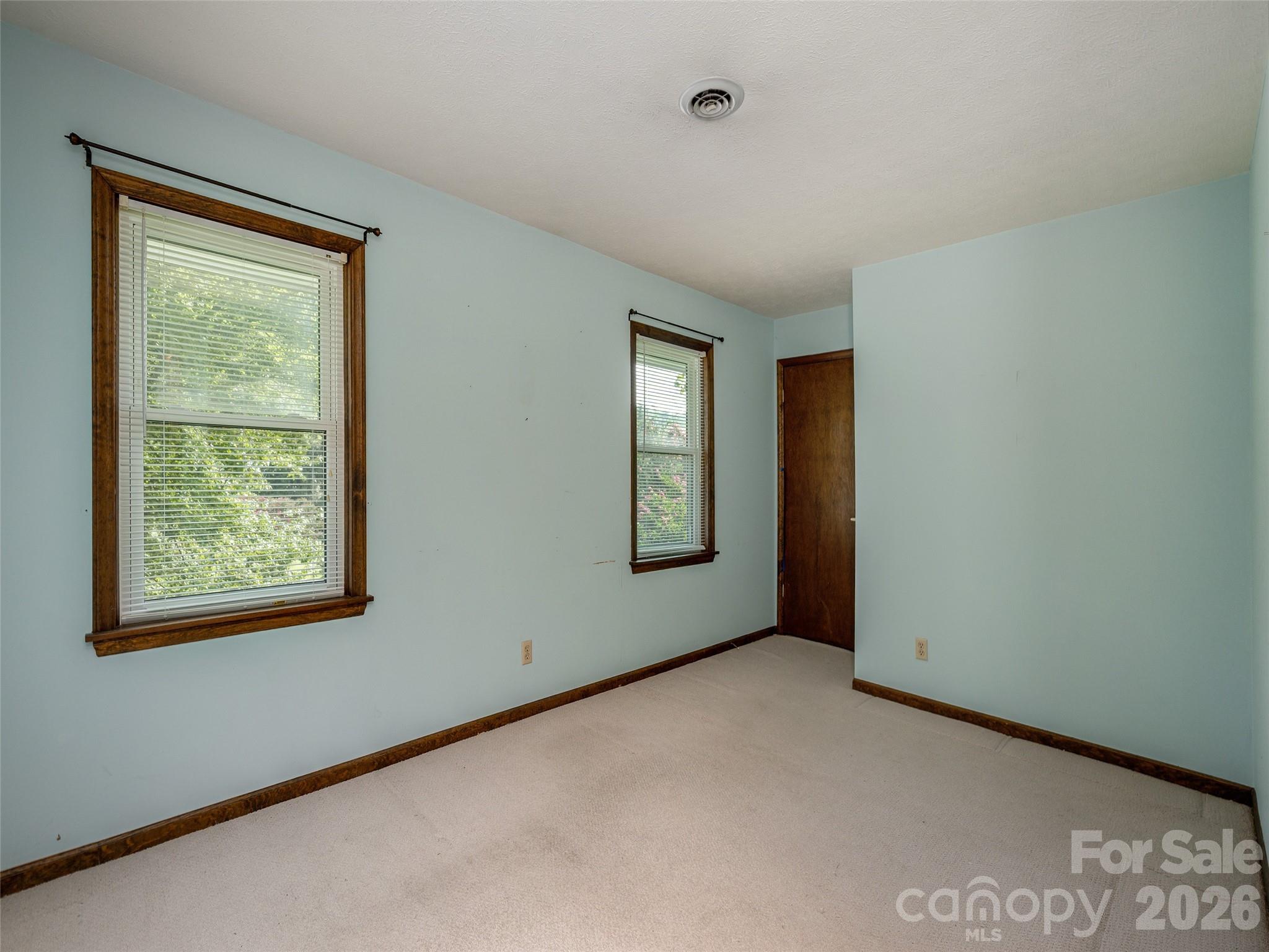 211 Ginseng Lane — Hendersonville