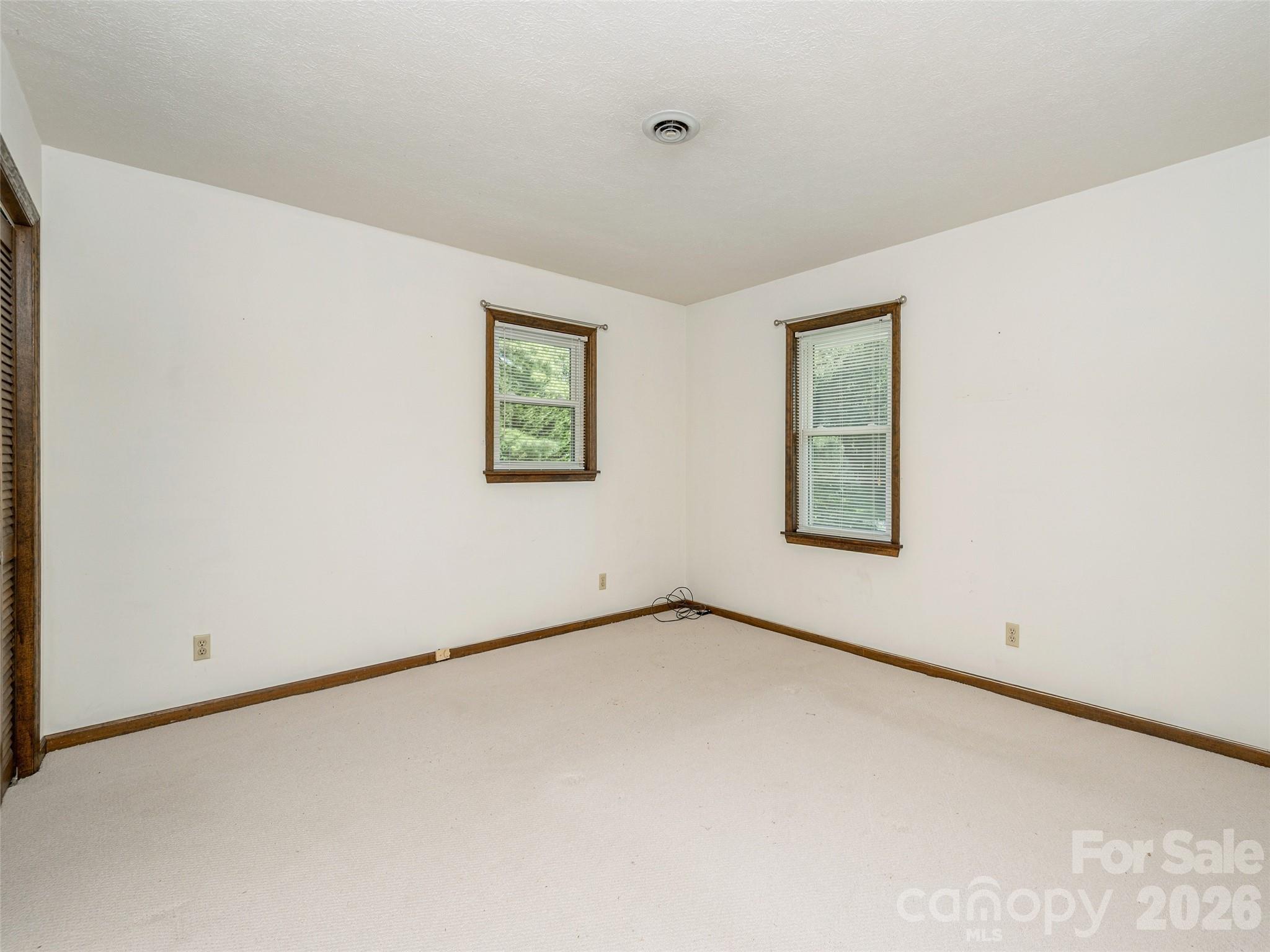 211 Ginseng Lane — Hendersonville