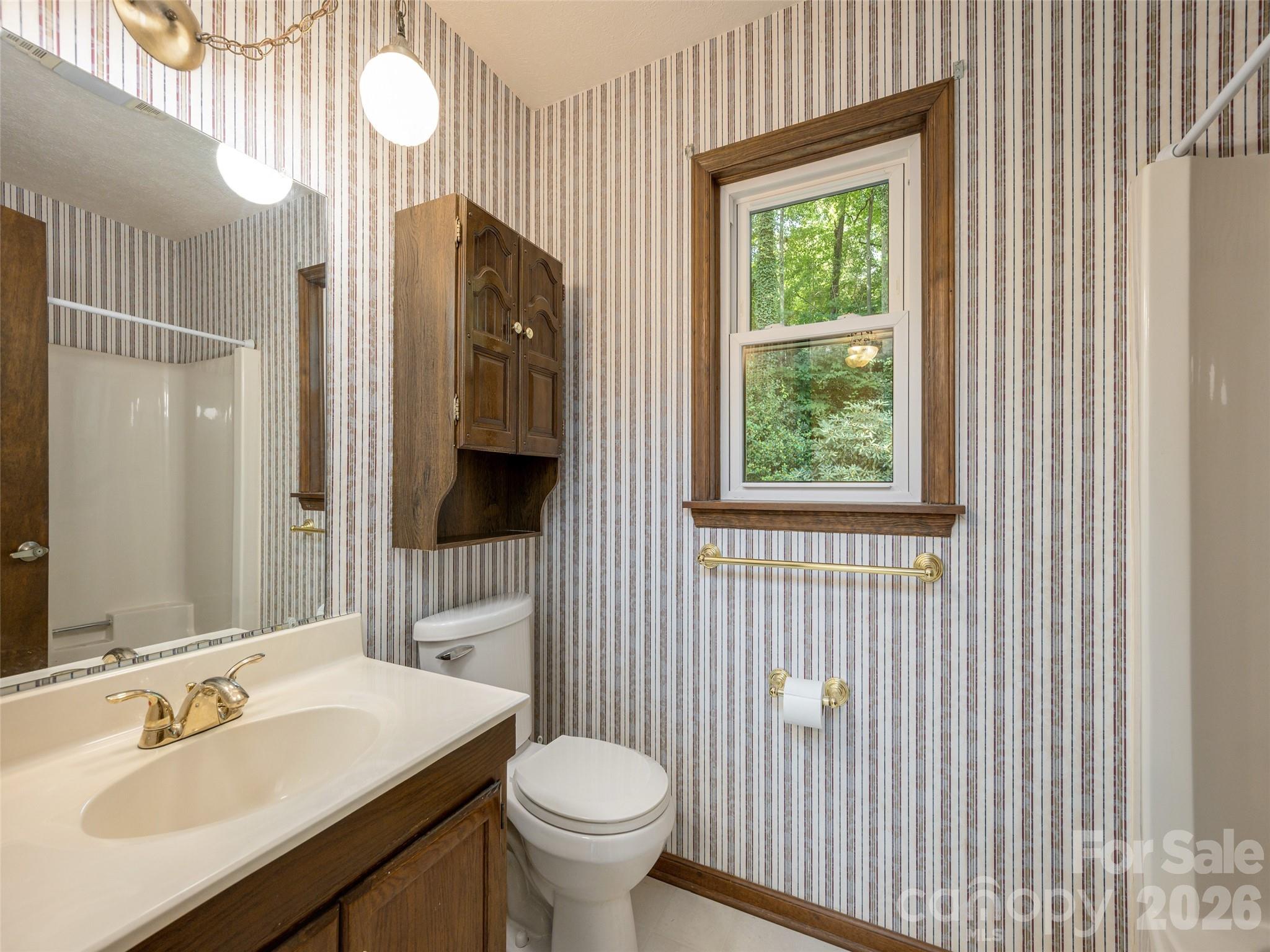 211 Ginseng Lane — Hendersonville