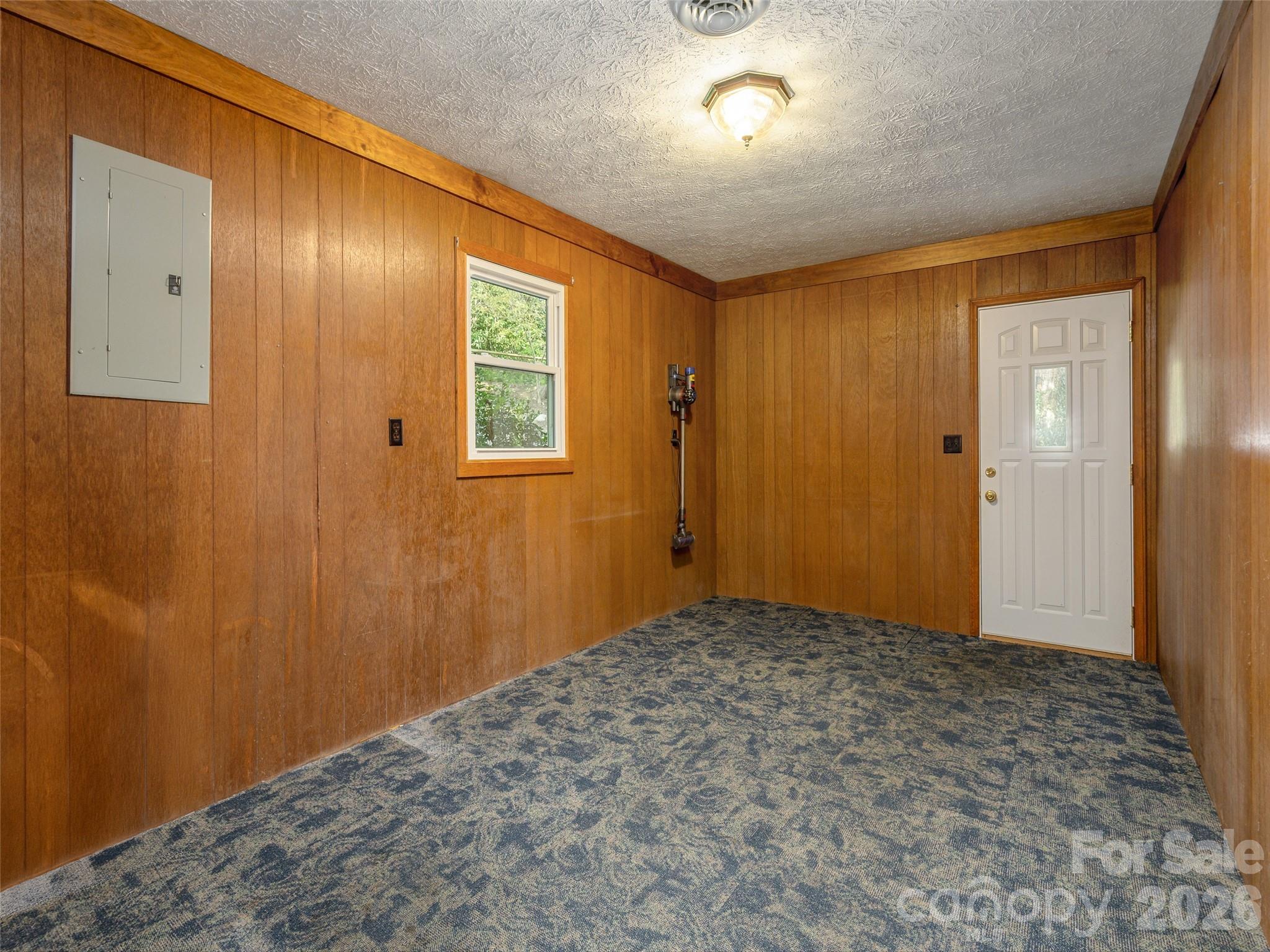 211 Ginseng Lane — Hendersonville