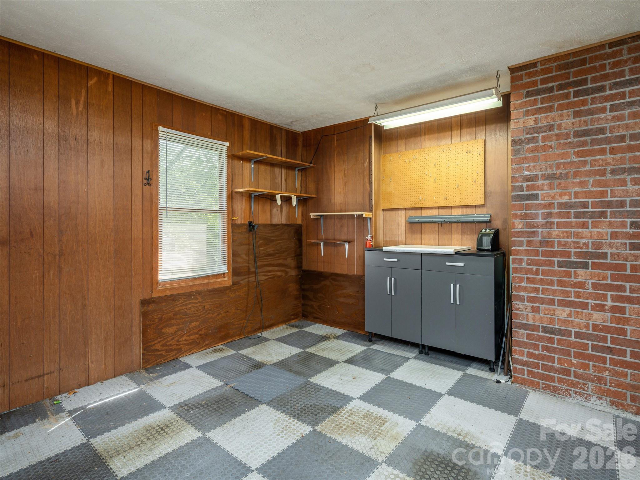 211 Ginseng Lane — Hendersonville