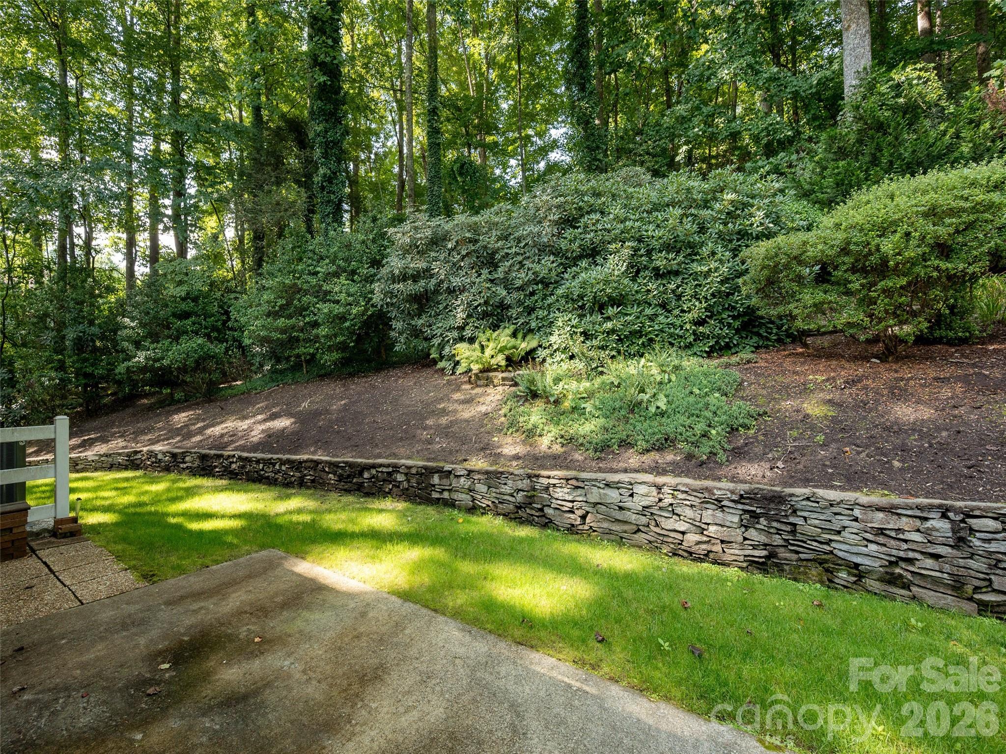 211 Ginseng Lane — Hendersonville
