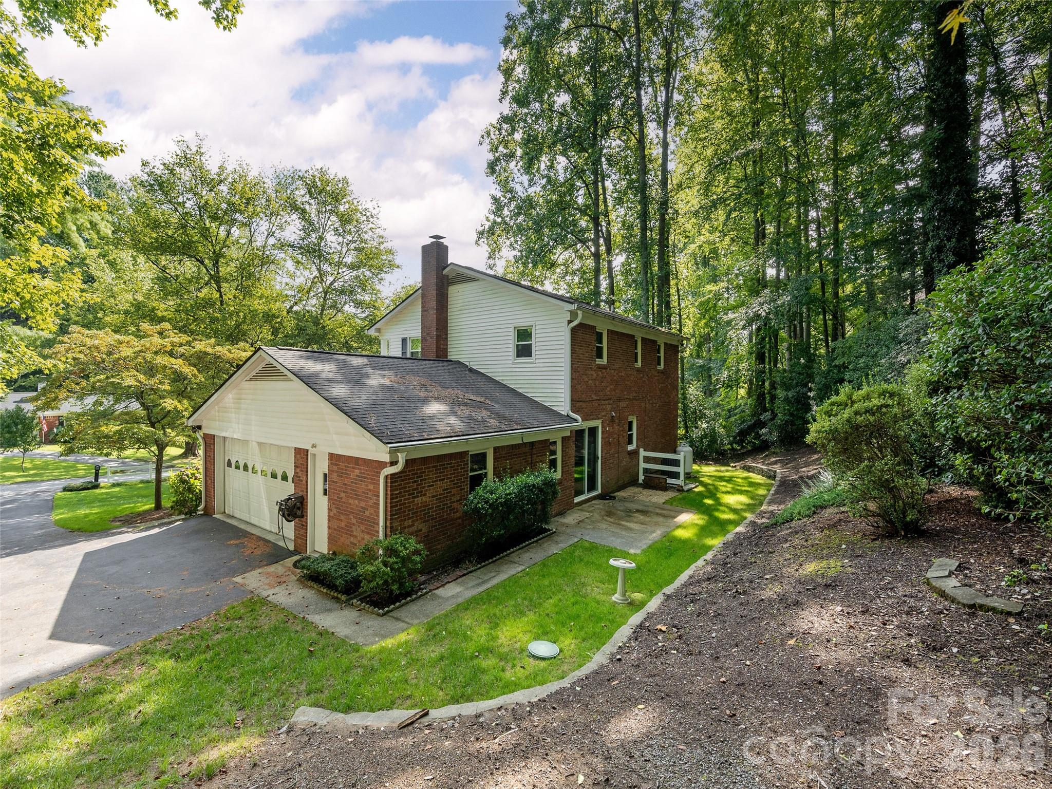 211 Ginseng Lane — Hendersonville