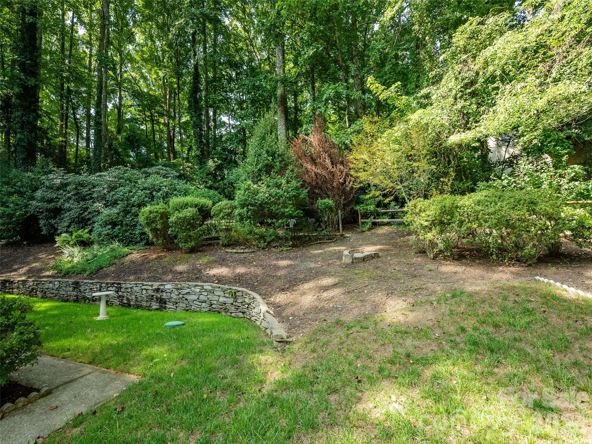 211 Ginseng Lane — Hendersonville