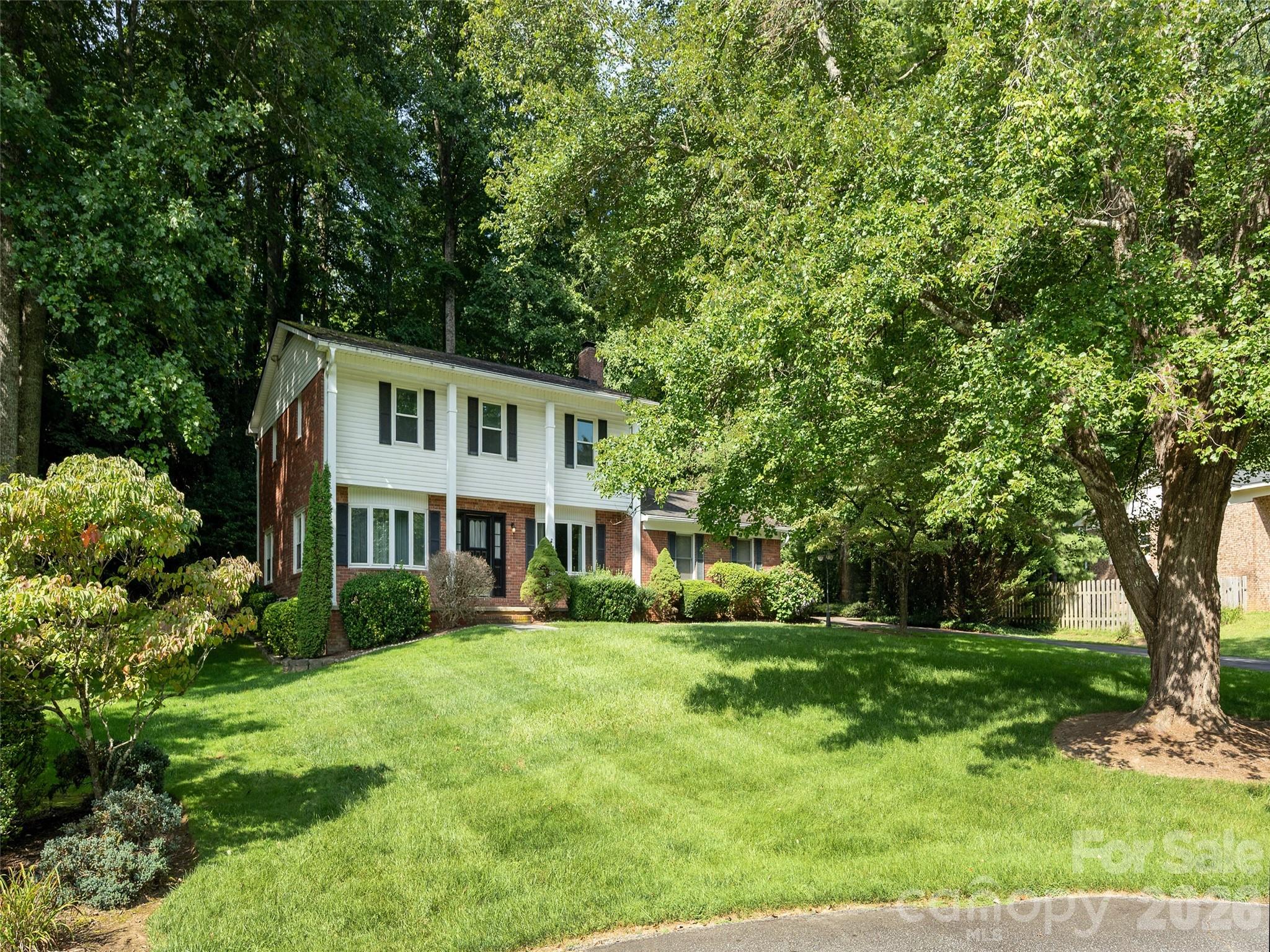 211 Ginseng Lane — Hendersonville