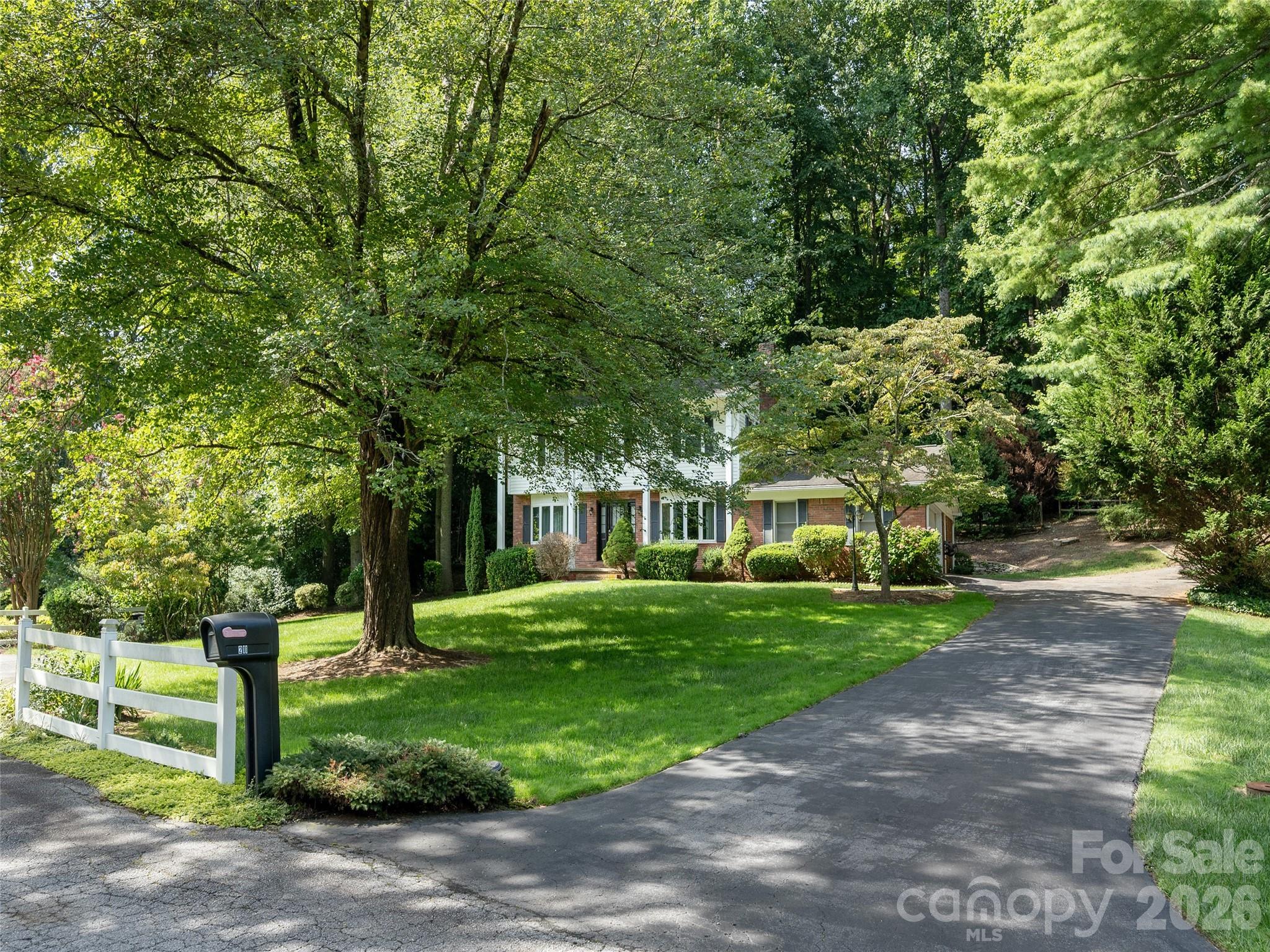 211 Ginseng Lane — Hendersonville
