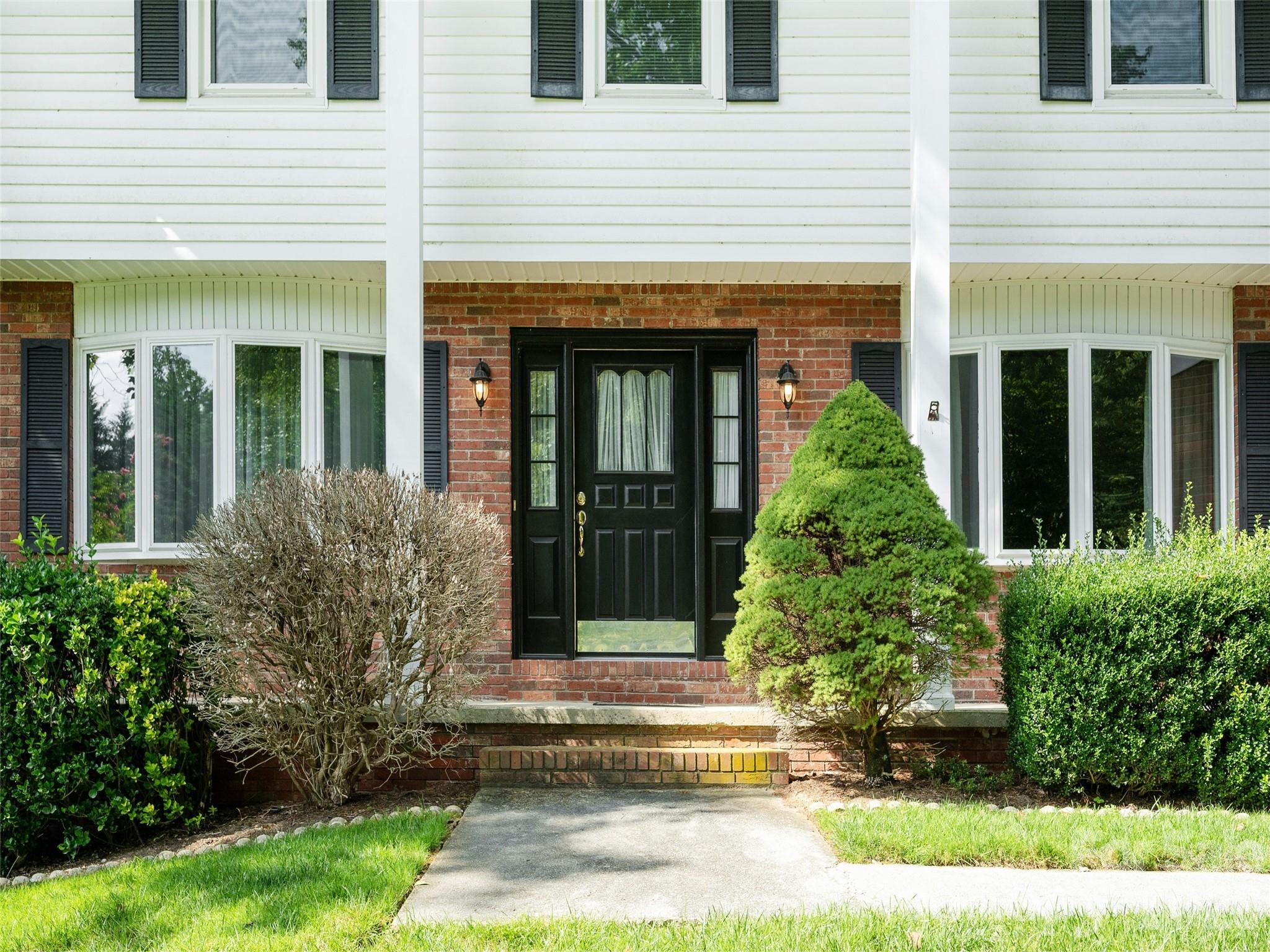 211 Ginseng Lane — Hendersonville