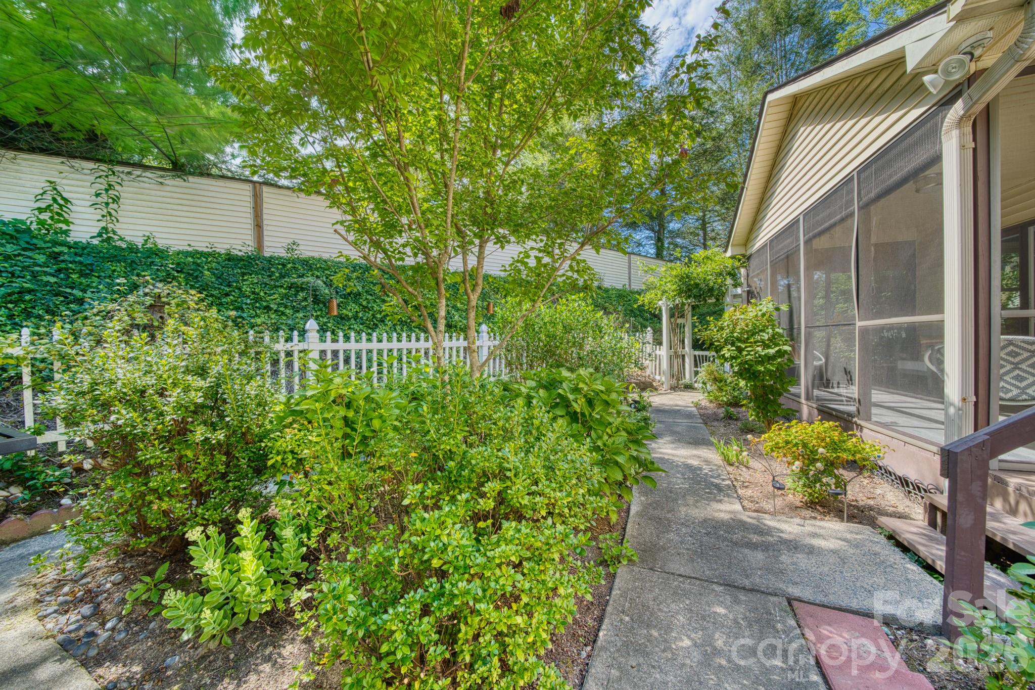 130 Exeter Court — Hendersonville