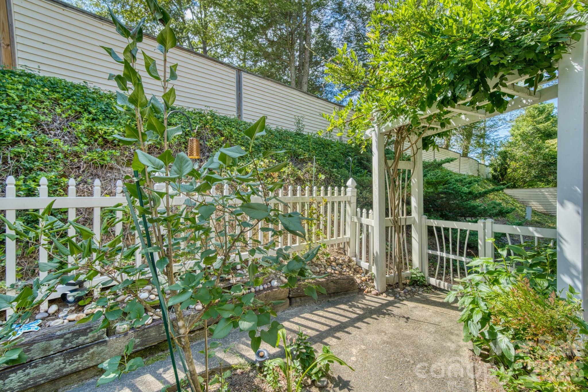130 Exeter Court — Hendersonville