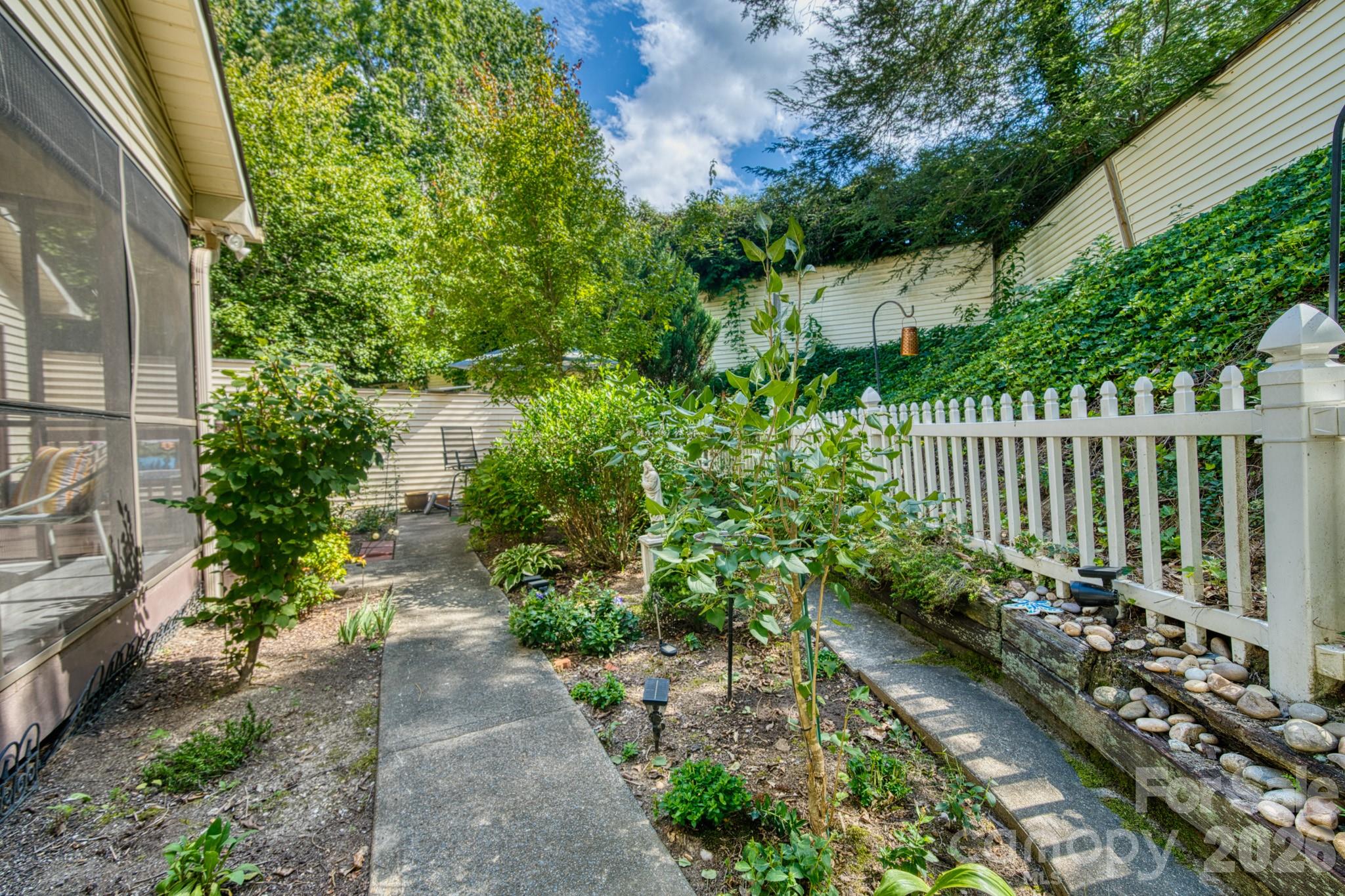 130 Exeter Court — Hendersonville