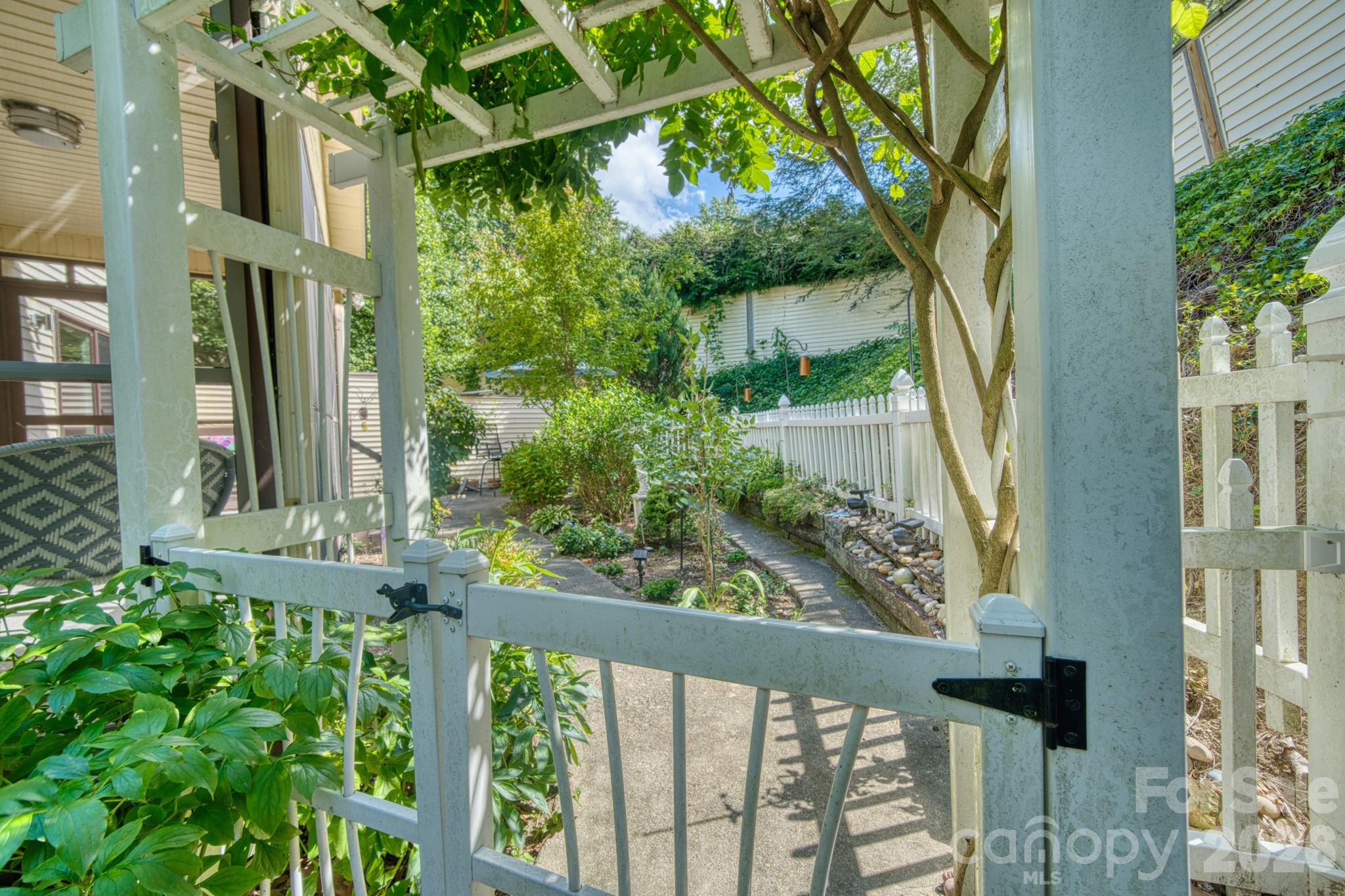 130 Exeter Court — Hendersonville