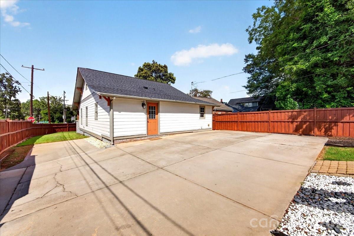 3331 Tuckaseegee Road — Charlotte