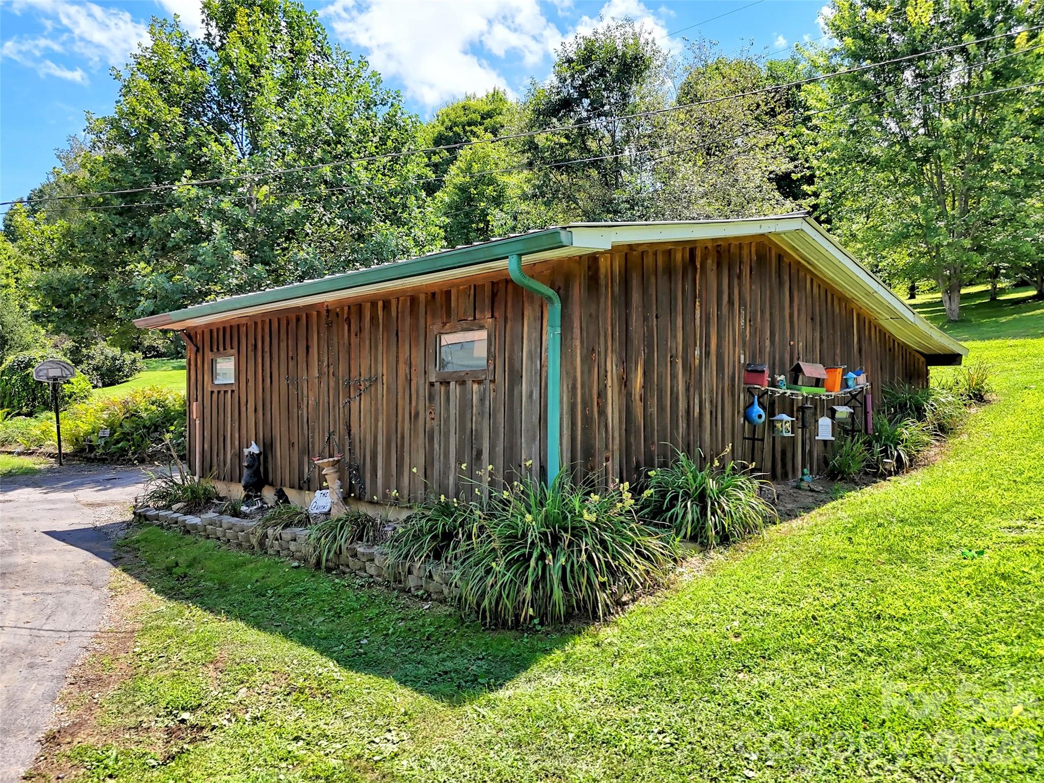 555 Acres View Drive — Waynesville