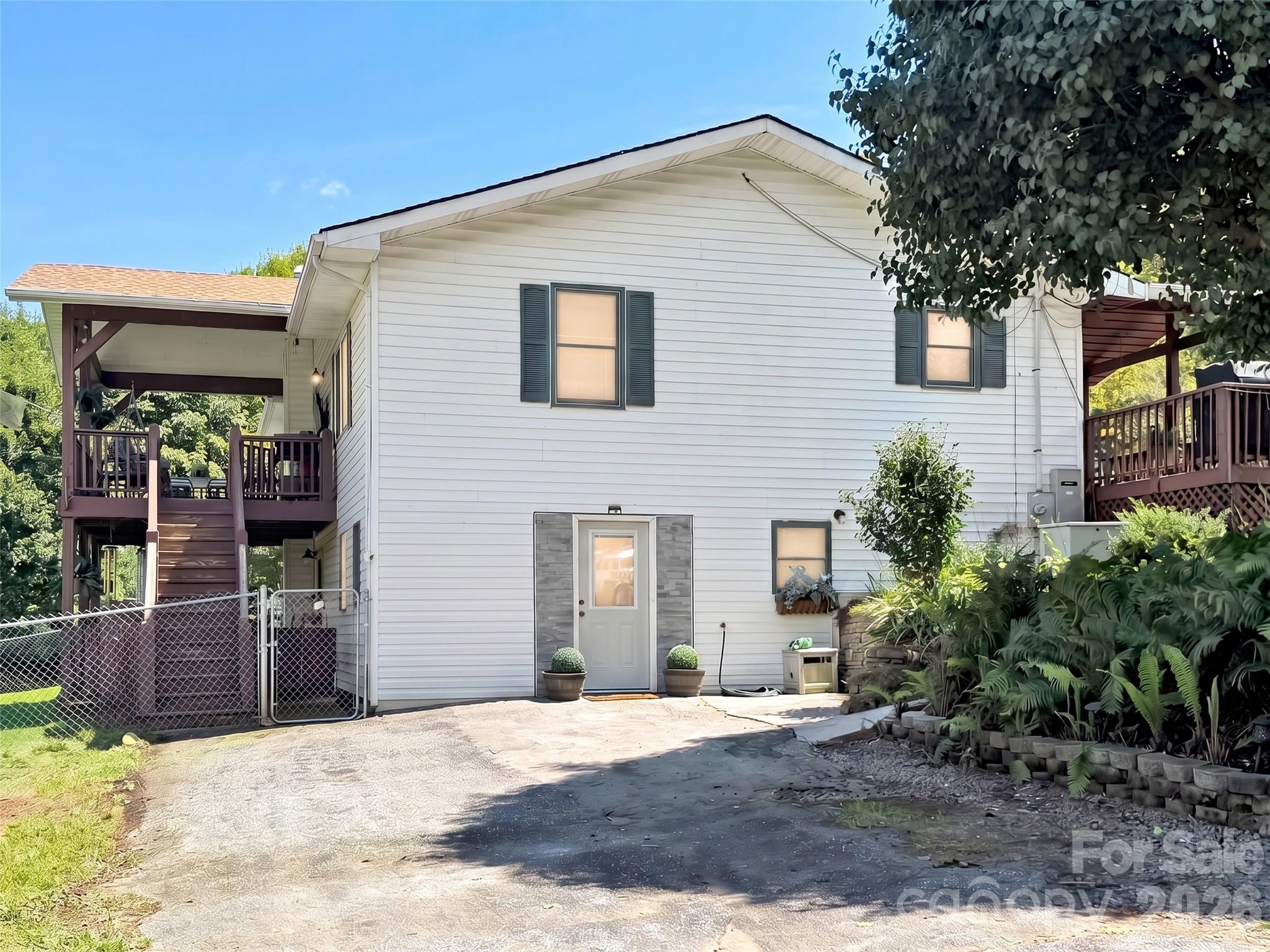 555 Acres View Drive — Waynesville