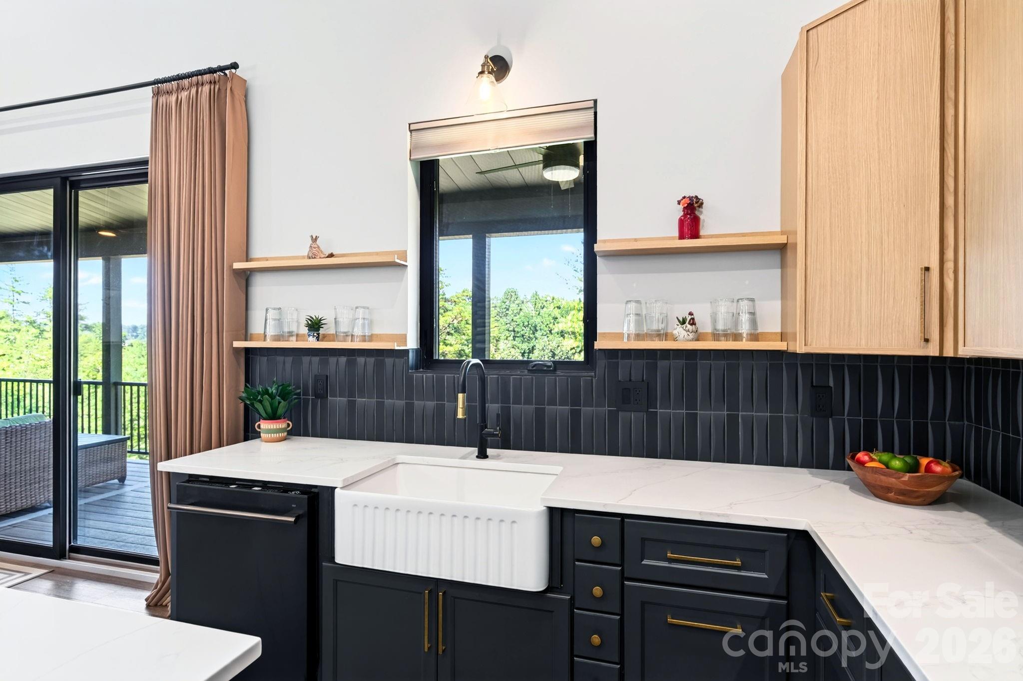 75 Boone Trail — Weaverville