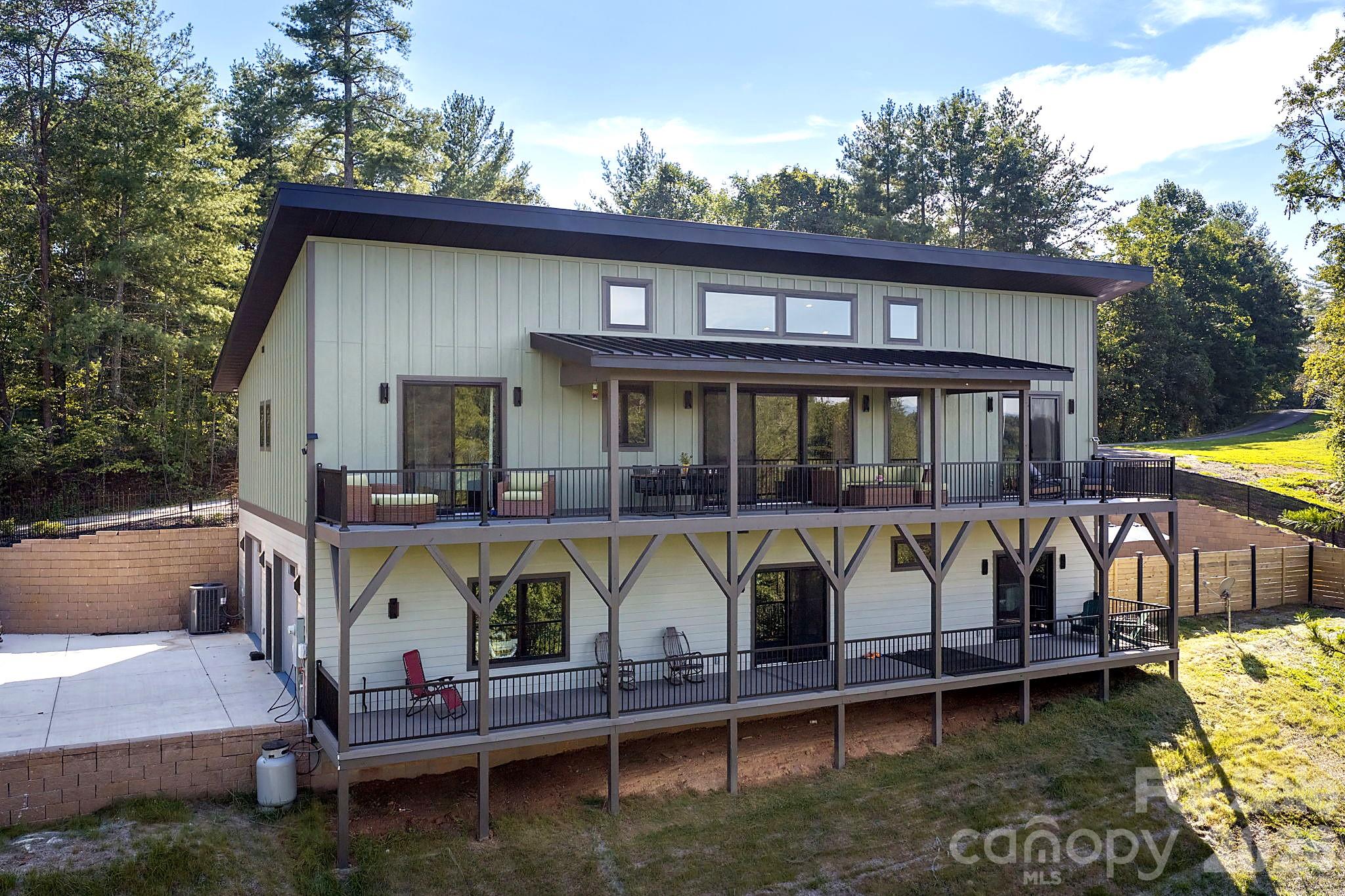 75 Boone Trail — Weaverville