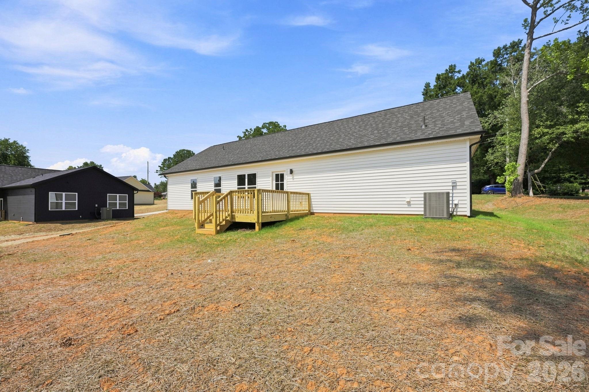 1513 Robin Road — Newton