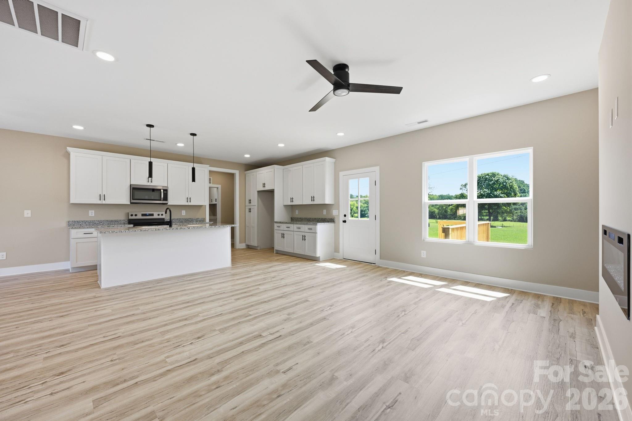 1513 Robin Road — Newton
