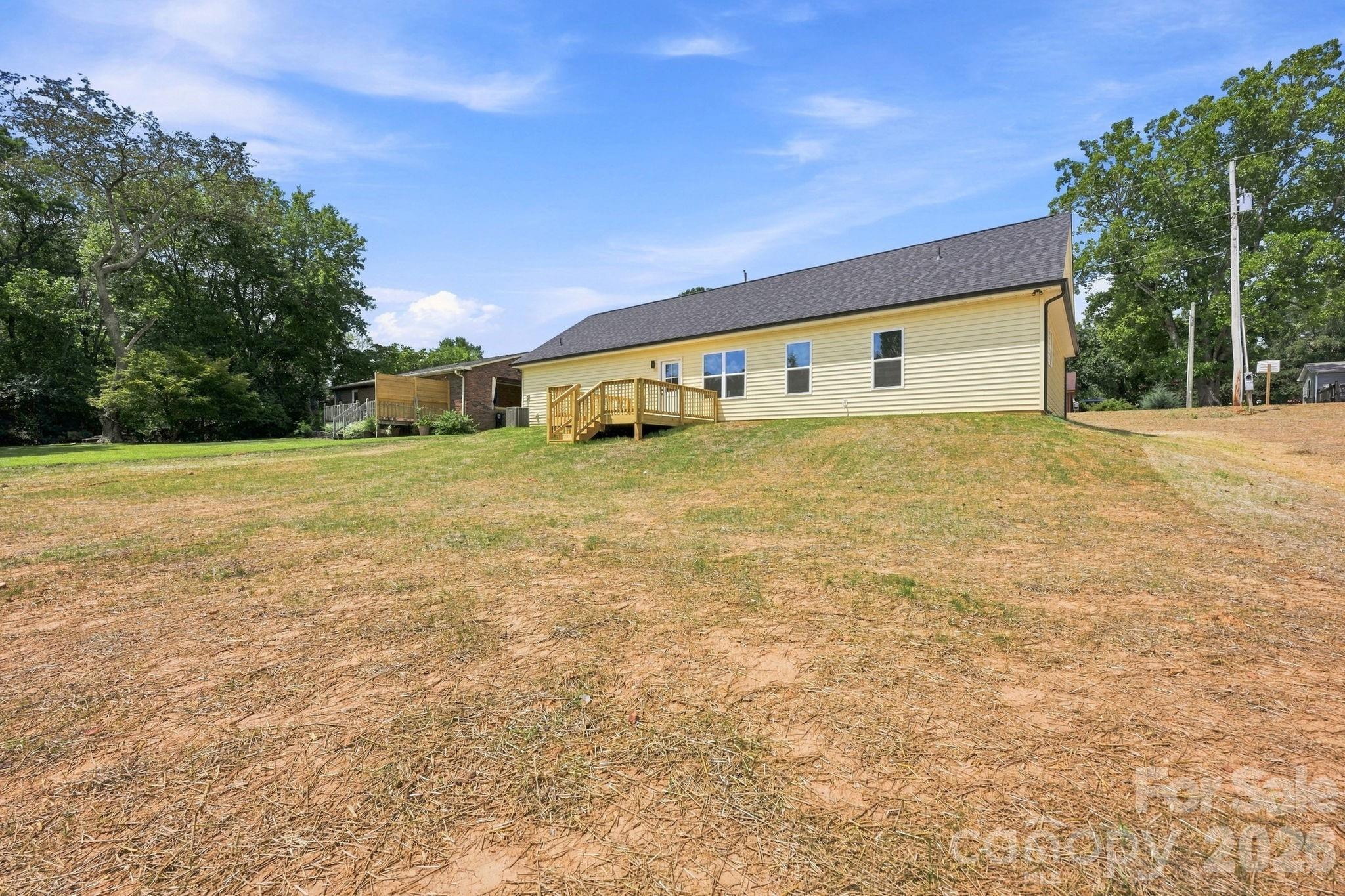 1517 Robin Road — Newton