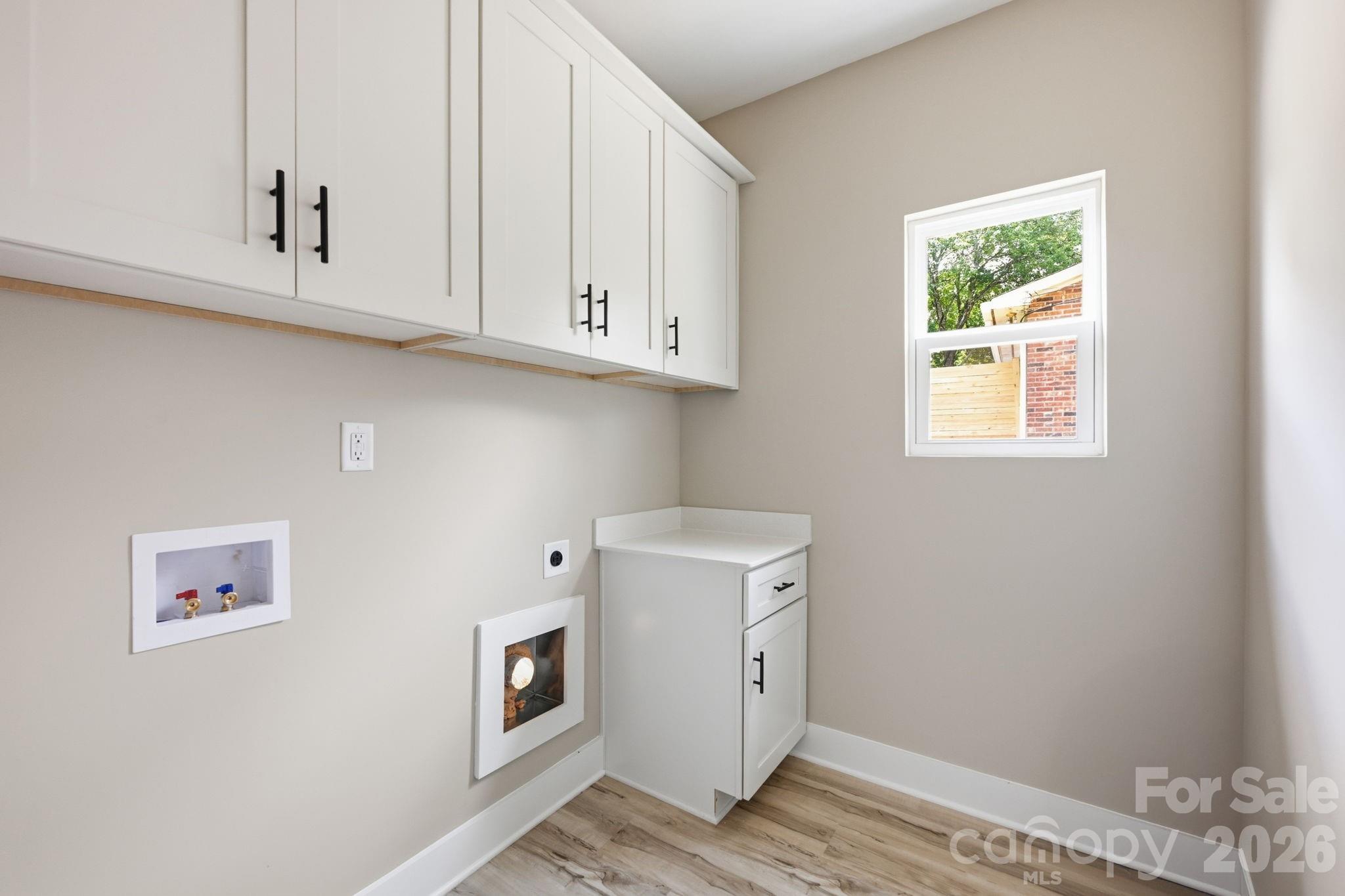 1517 Robin Road — Newton
