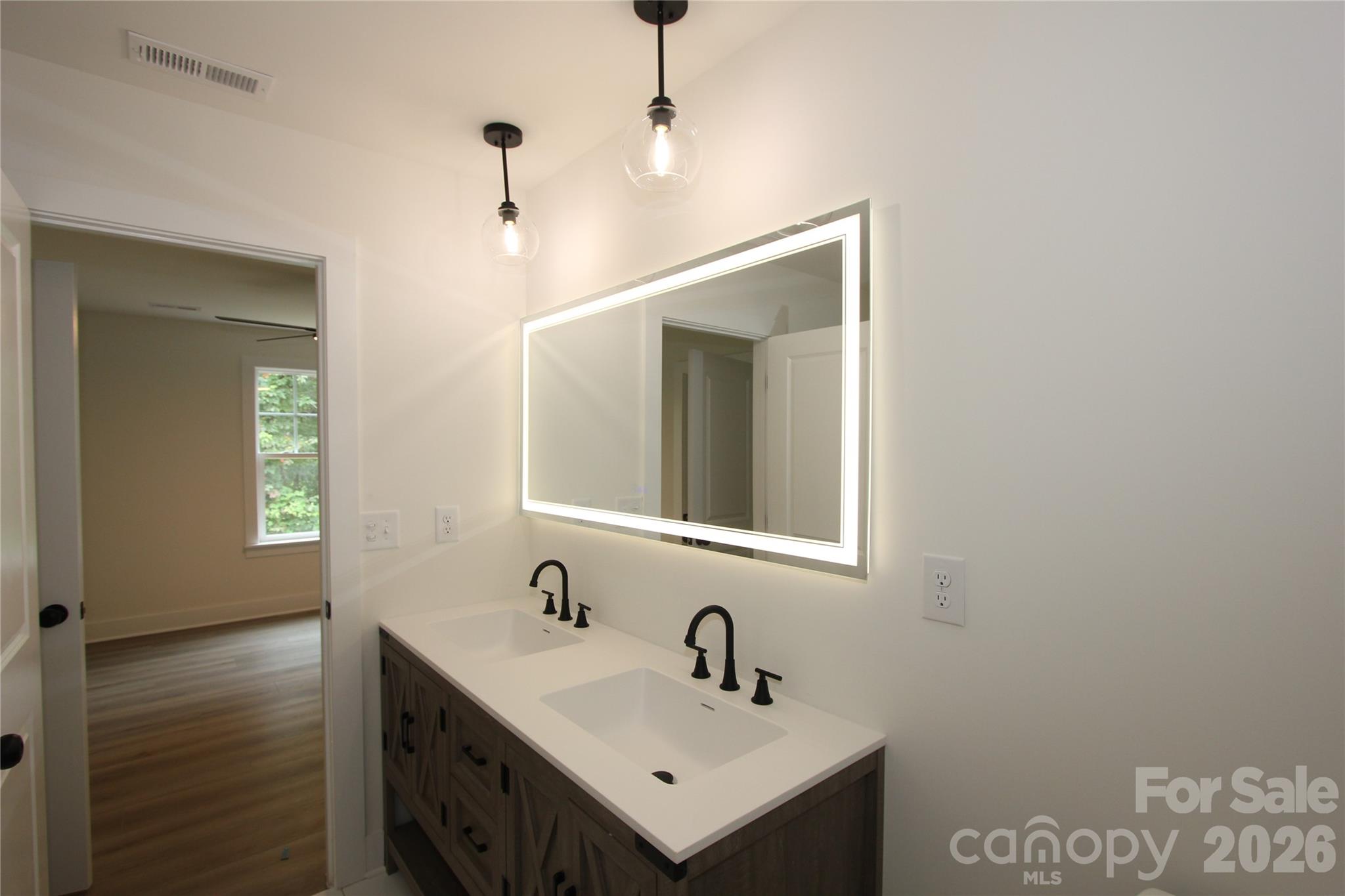 1074 Lyndsey Brook Court — Lincolnton