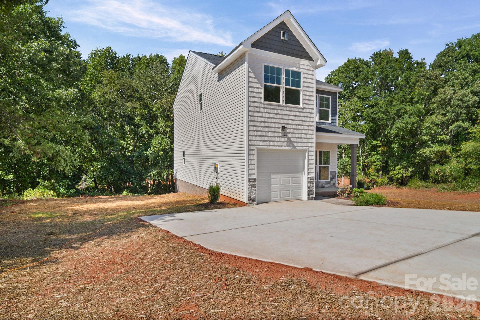 1074 Lyndsey Brook Court — Lincolnton