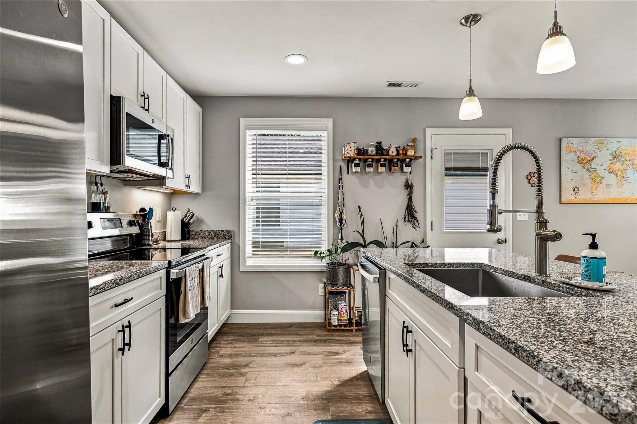 619 Edgewood Avenue — Hendersonville